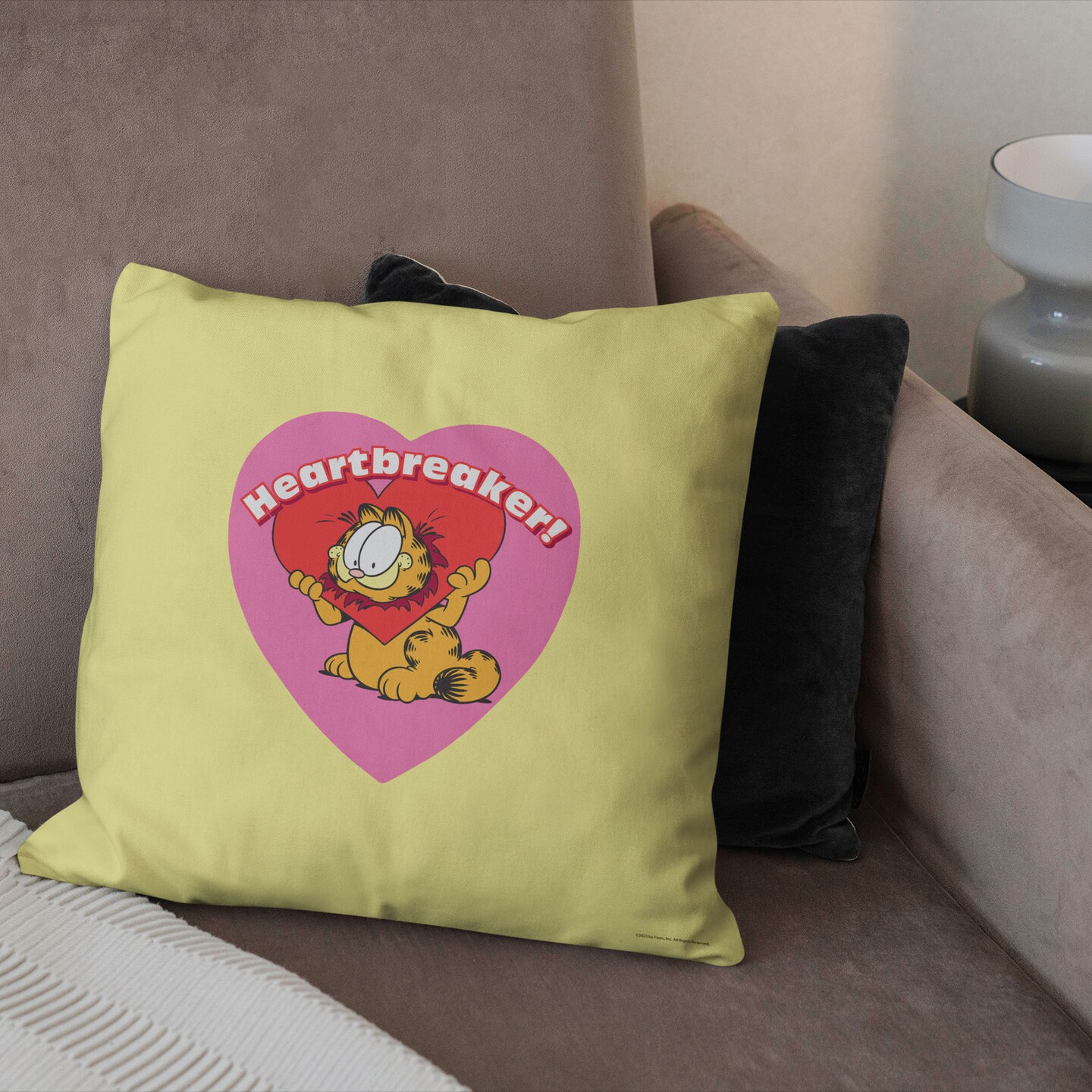 Nickelodeon Garfield Valentine&#x27;s Day Throw Pillow 18&#xD7;18 Inches