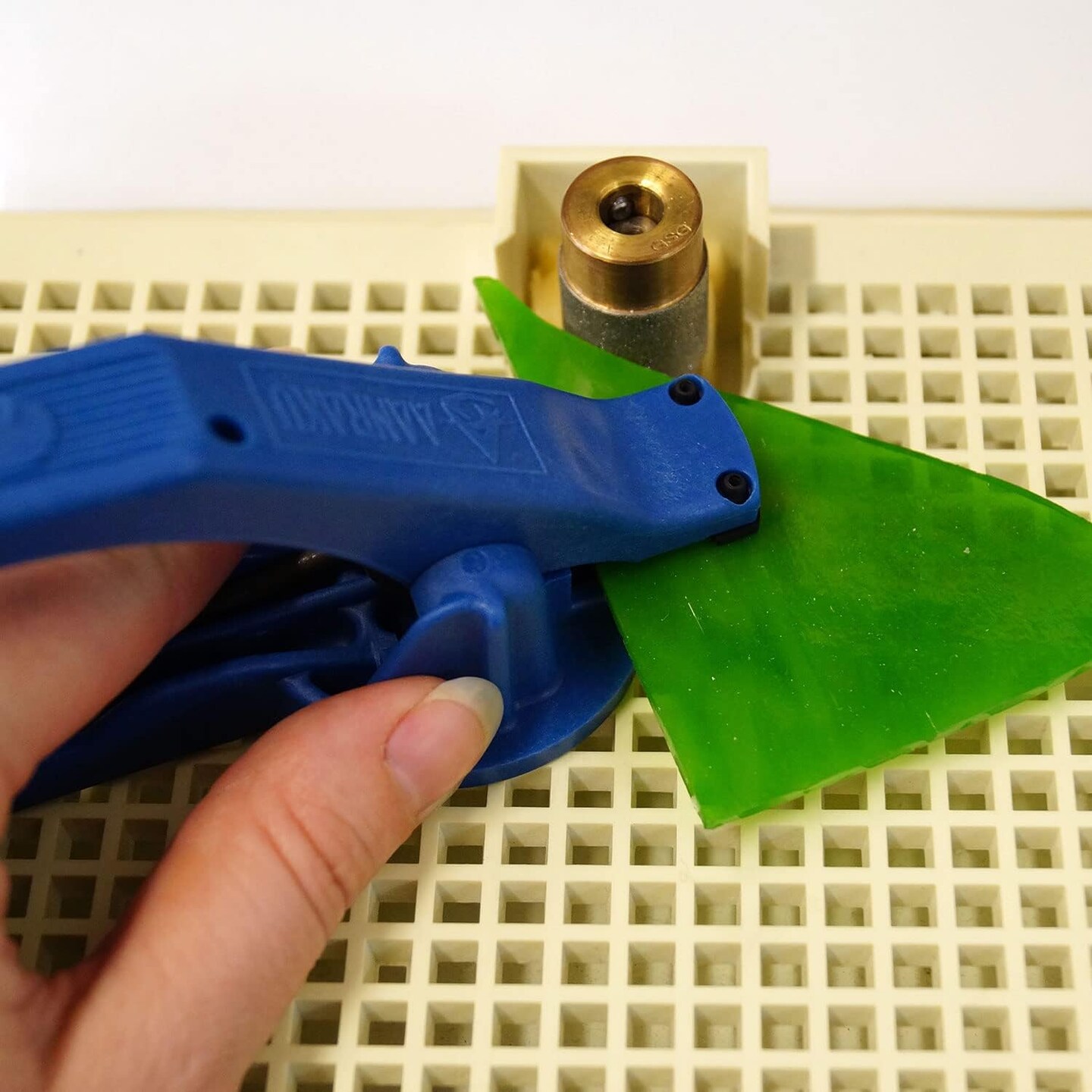 Aanraku Nick's Grinder's Mate, Holding Tool for Grinding to Protect Fingers