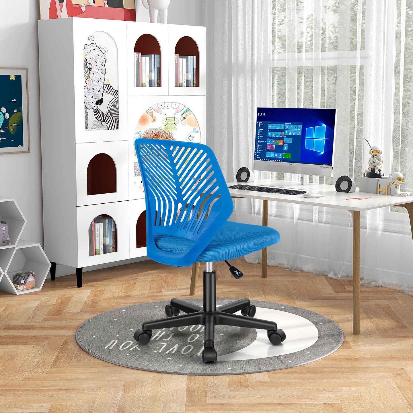 Height-Adjustable Office Desk Chair with Universal Casters and Ergonomic Curved Backrest