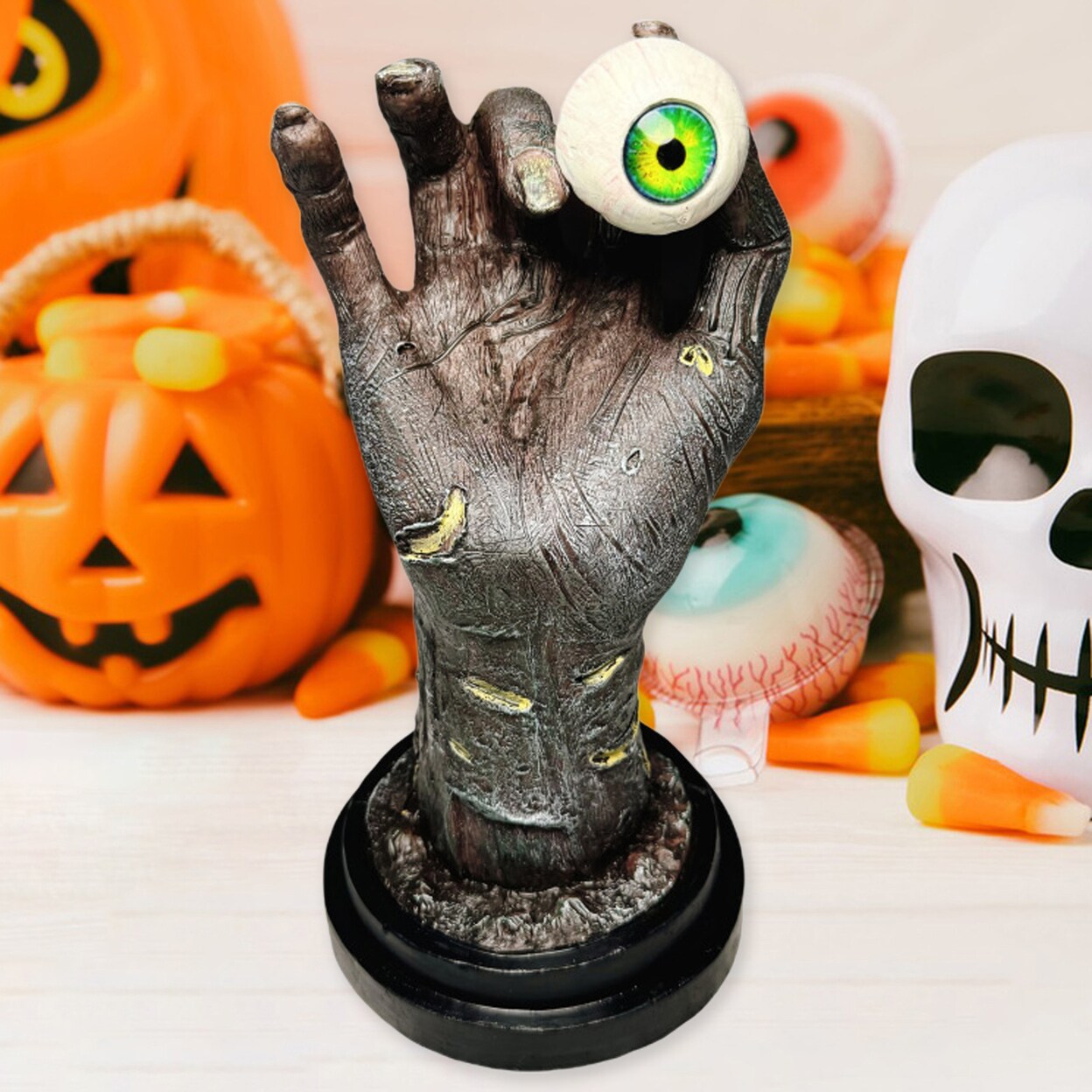 Demon Hand Statue Handcraft Resin Ornament Devils Hand Blood-Covered Eyeball Sculpture Halloween Gothic Room Decor