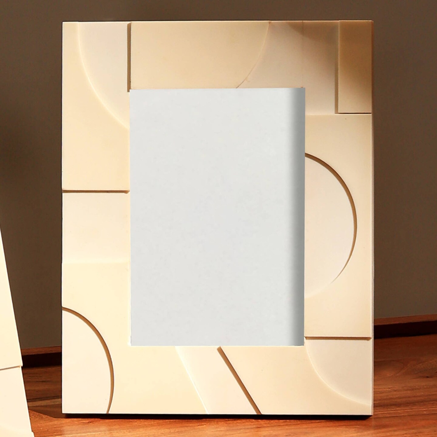 Ivory Resin 3D Cut Inlay Picture Frame &#x2013;  4&#x22; x 6&#x22; Photo Size