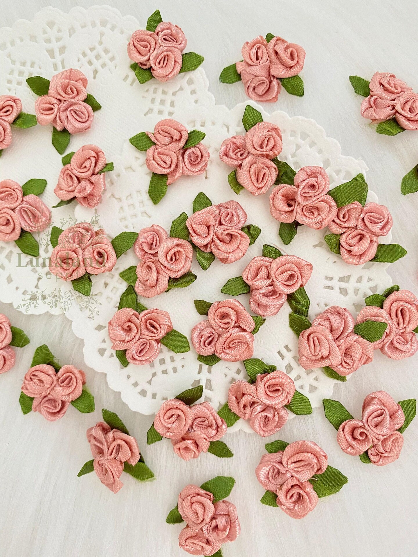 Dusty Pink Trio Roses 20mm Mini Rose Bouquet, Applique Flower