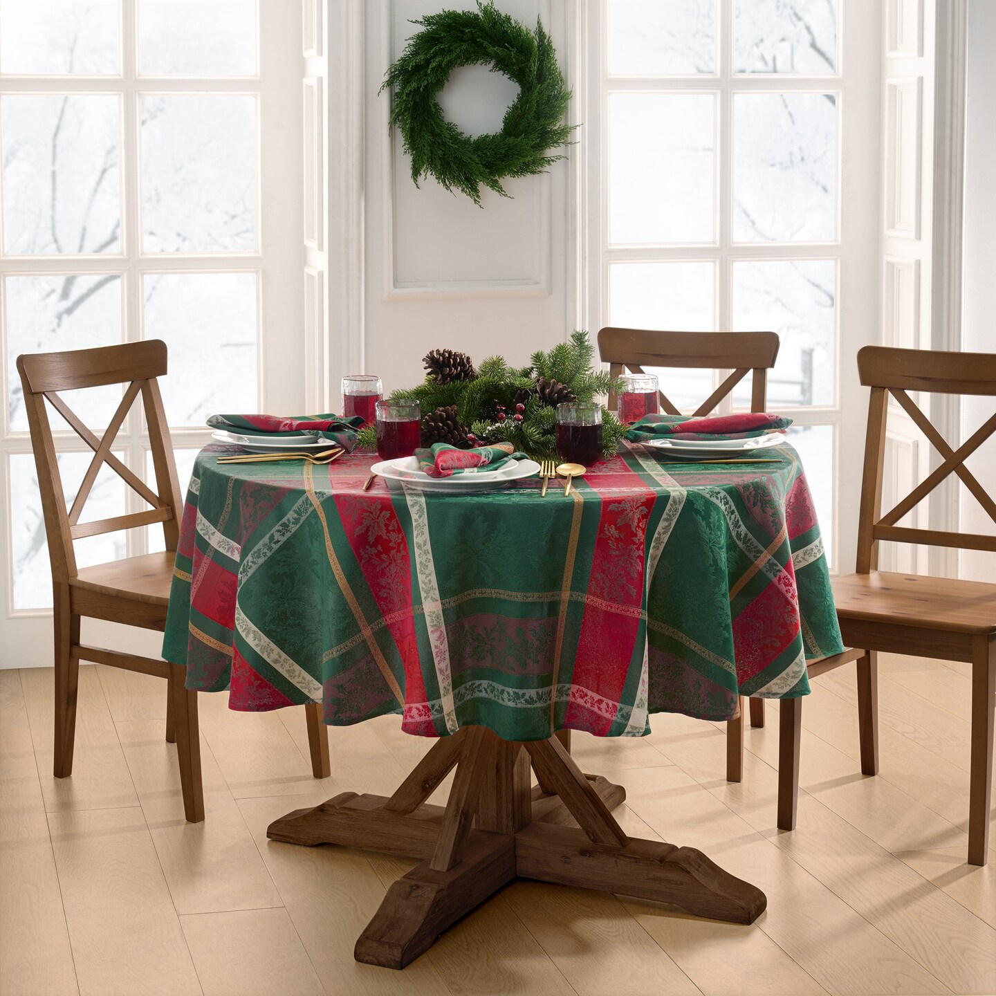 Threadmade Home Merry and Festive Jacquard Tablecloth, Multicolor - 60"W x 84"L Oval