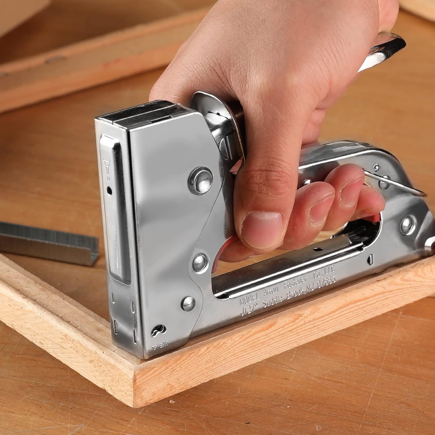 JT27 Light Duty Staple Gun Kit, Thin Wire Stapler with 2000 Pieces JT21 3/8" Staples, Lightweight Chromed-Steel Housing