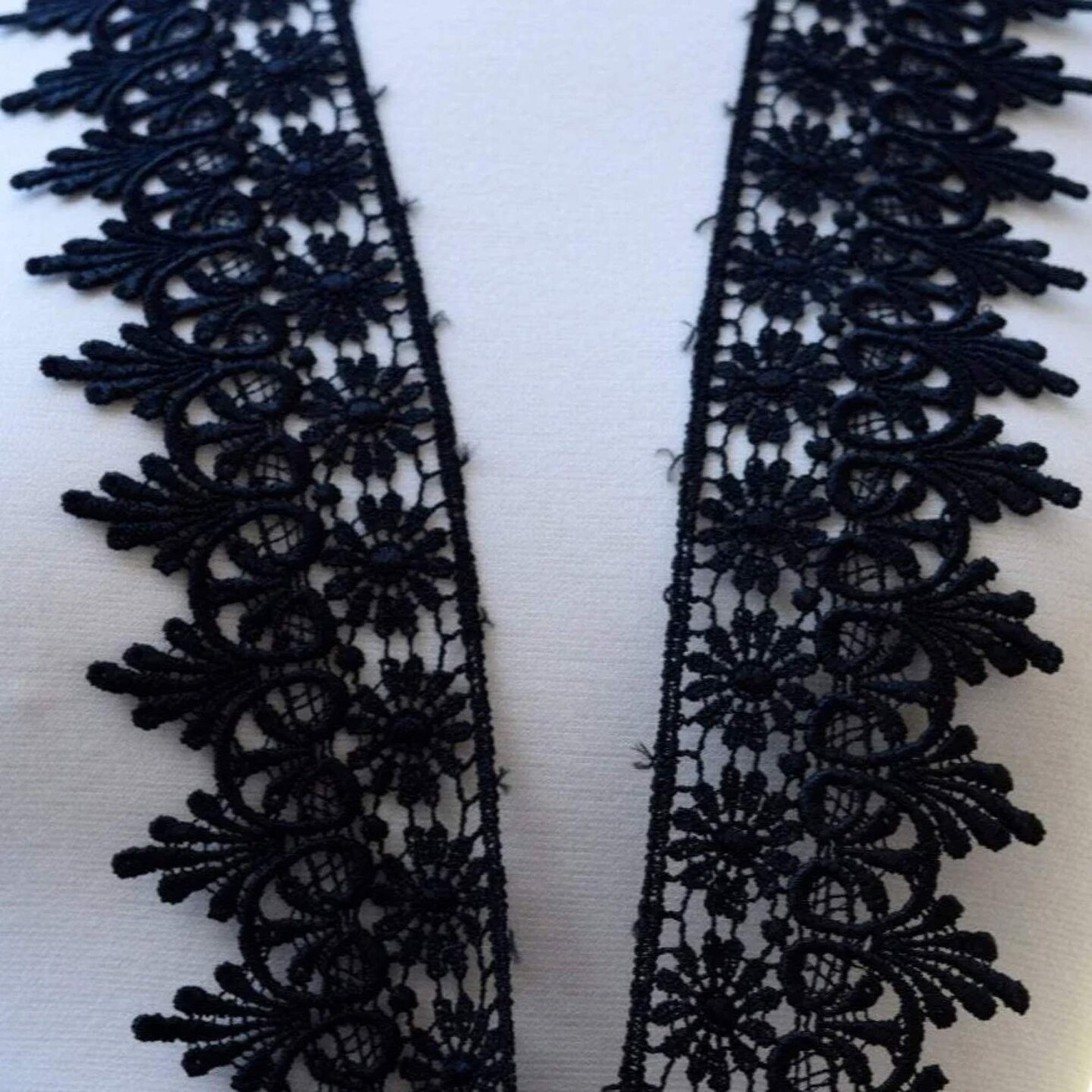 1 Yard Black 3 Inch Wide Flower Leaves Design Venice Lace Trim