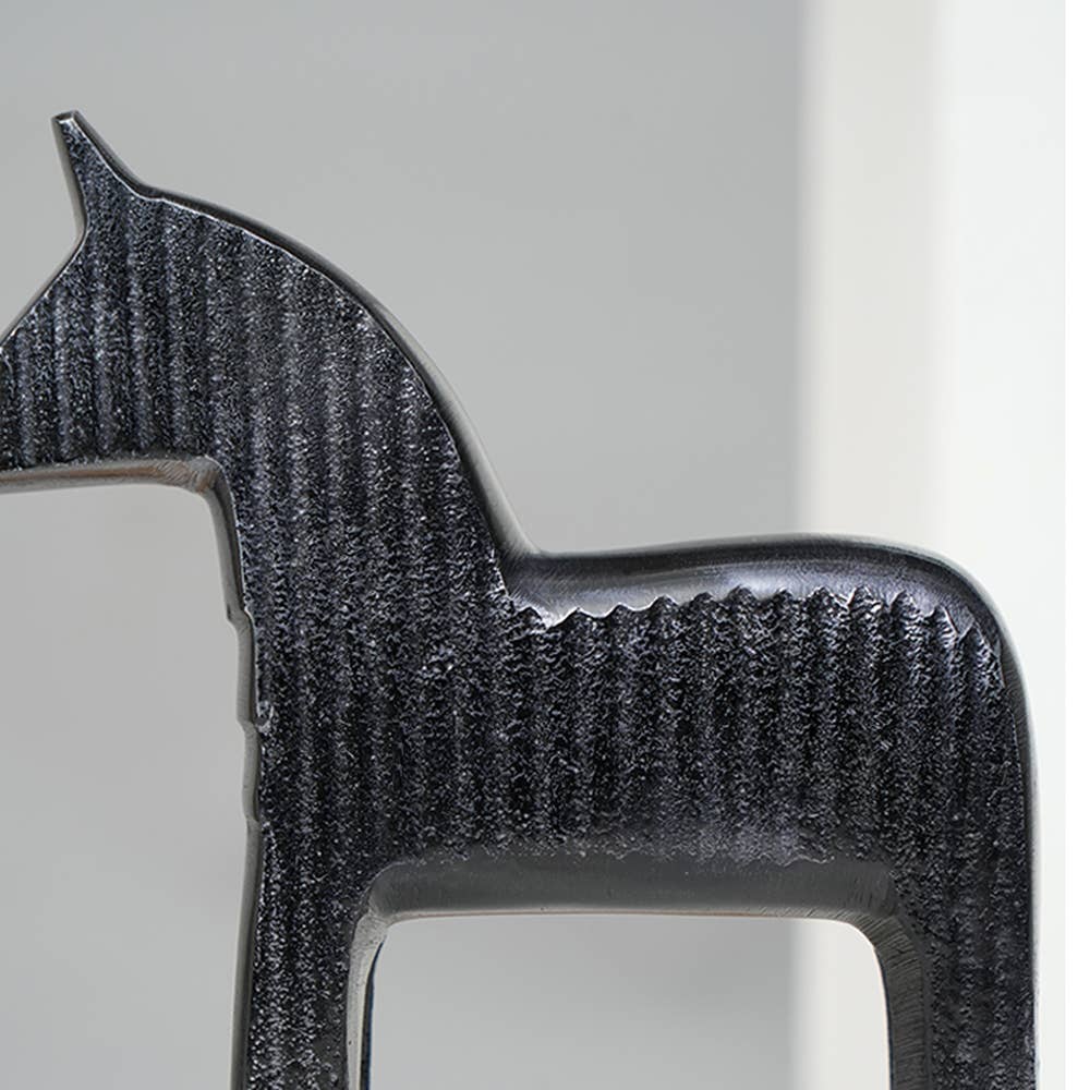 Black Ribbed Deer Sculptures &#x2013; Modern Aluminum Animal Figurines