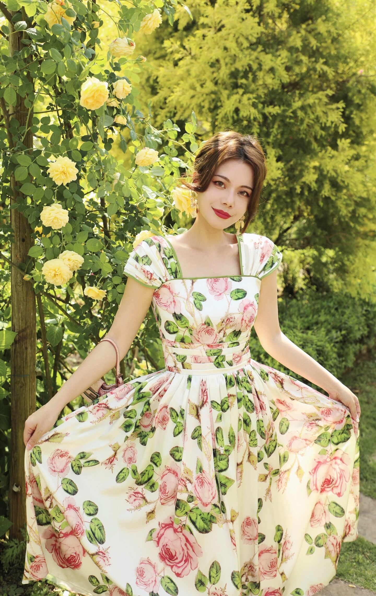 Romantic Floral Printed Midi Dress. Square Neckline Retro Dress