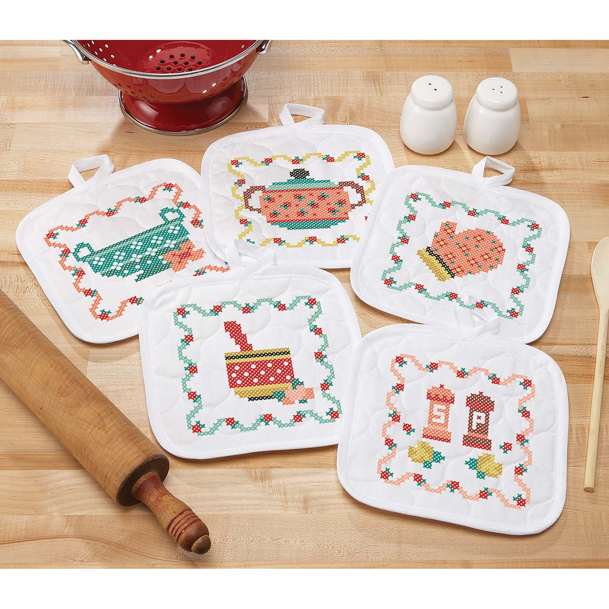 Herrschners  Floral Farmhouse Pot Holders Stamped Cross-Stitch
