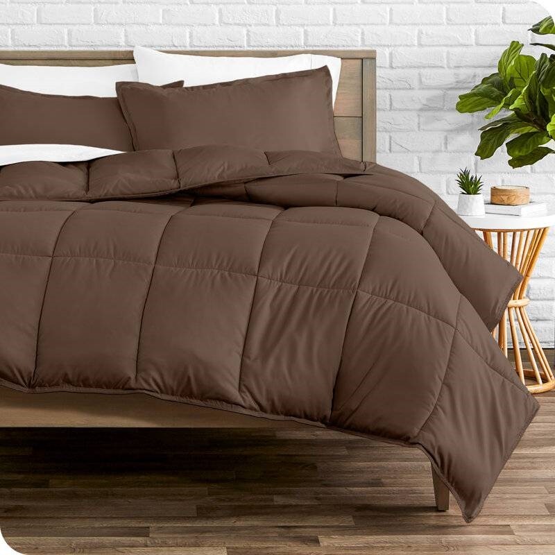 Soft Lightweight Goose Down Alternative Comforter Bedding Set with Wrinkle Resistant Breathable