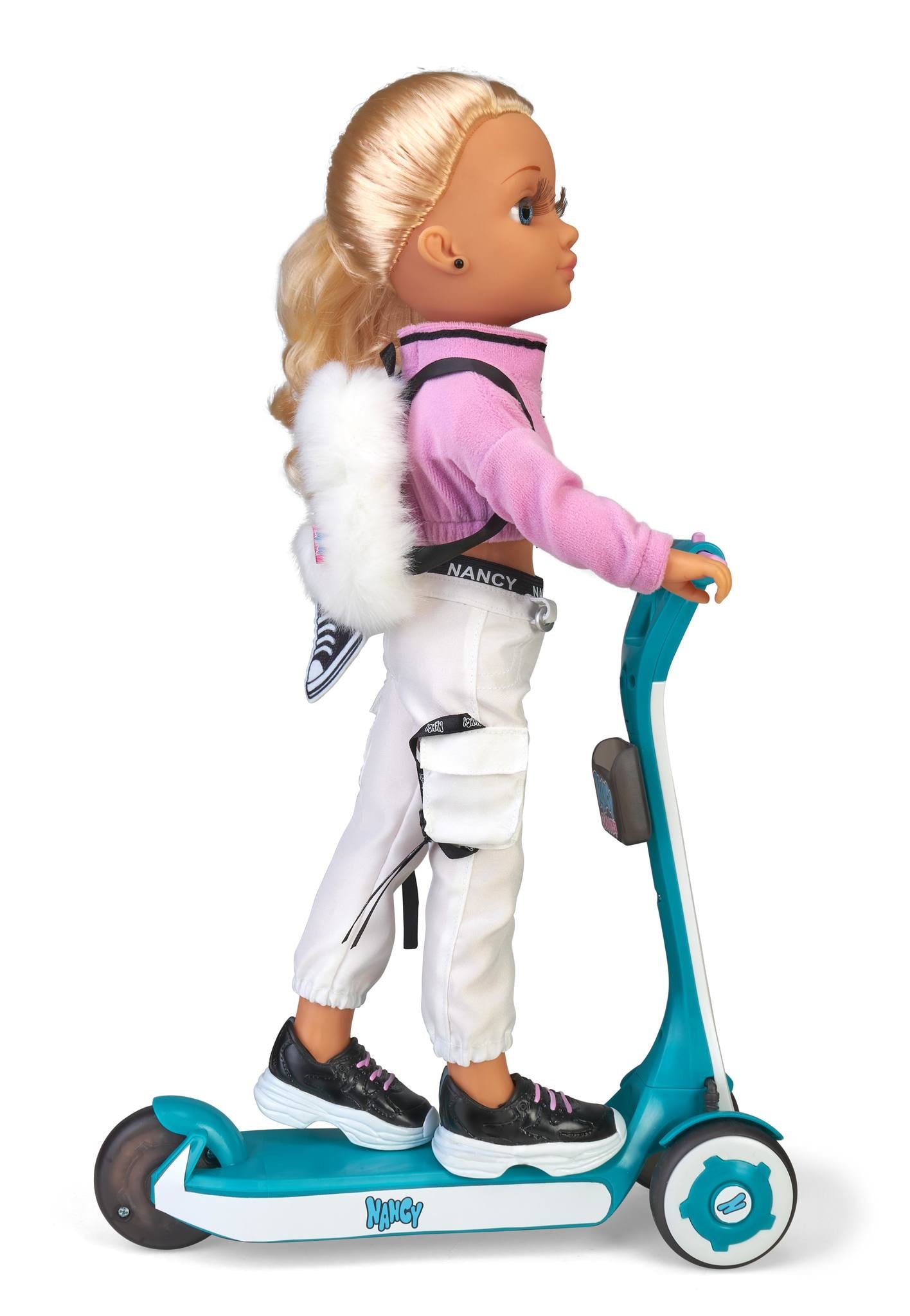 Nancy, a Day with my Scooter