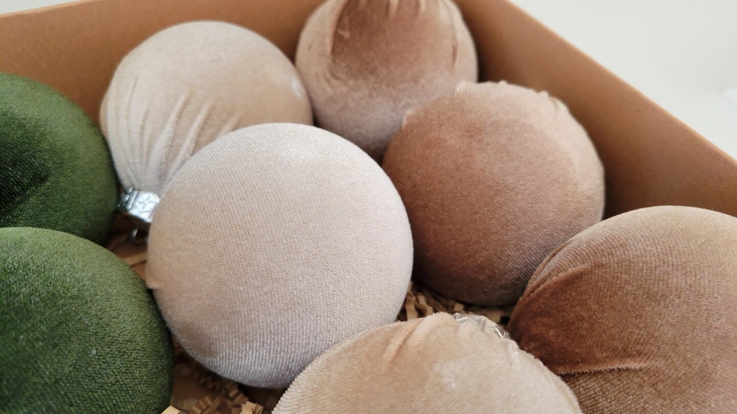 16pcs Velvet Balls Christmas Tree Ornaments Green & Brown Xmas Tree Decorations Indoor Holiday Decor