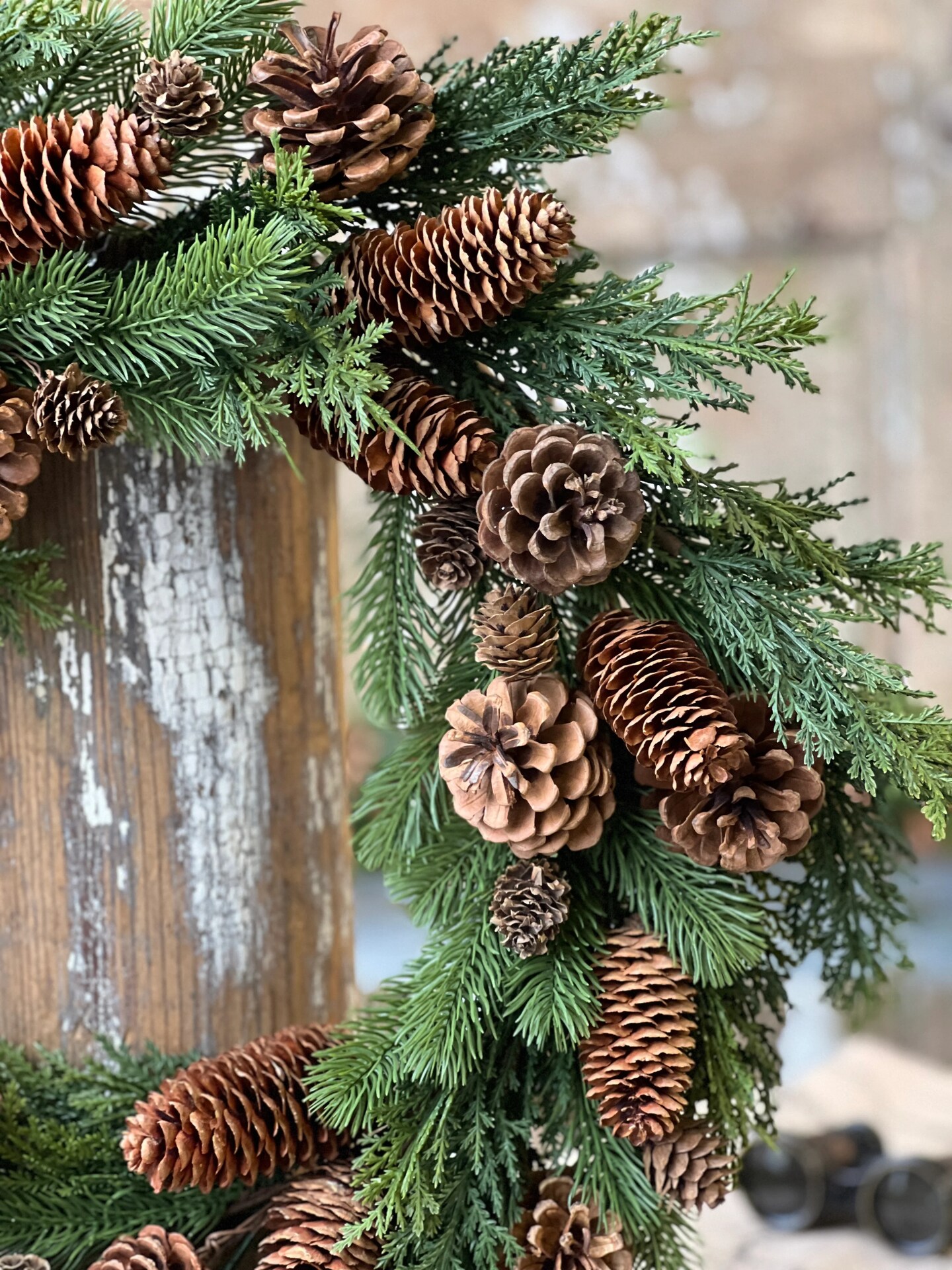 Alpine Evergreen Pinecone Wreath | 22&#x22; - Christmas Holiday Elegant Door Decoration - Holiday Tree