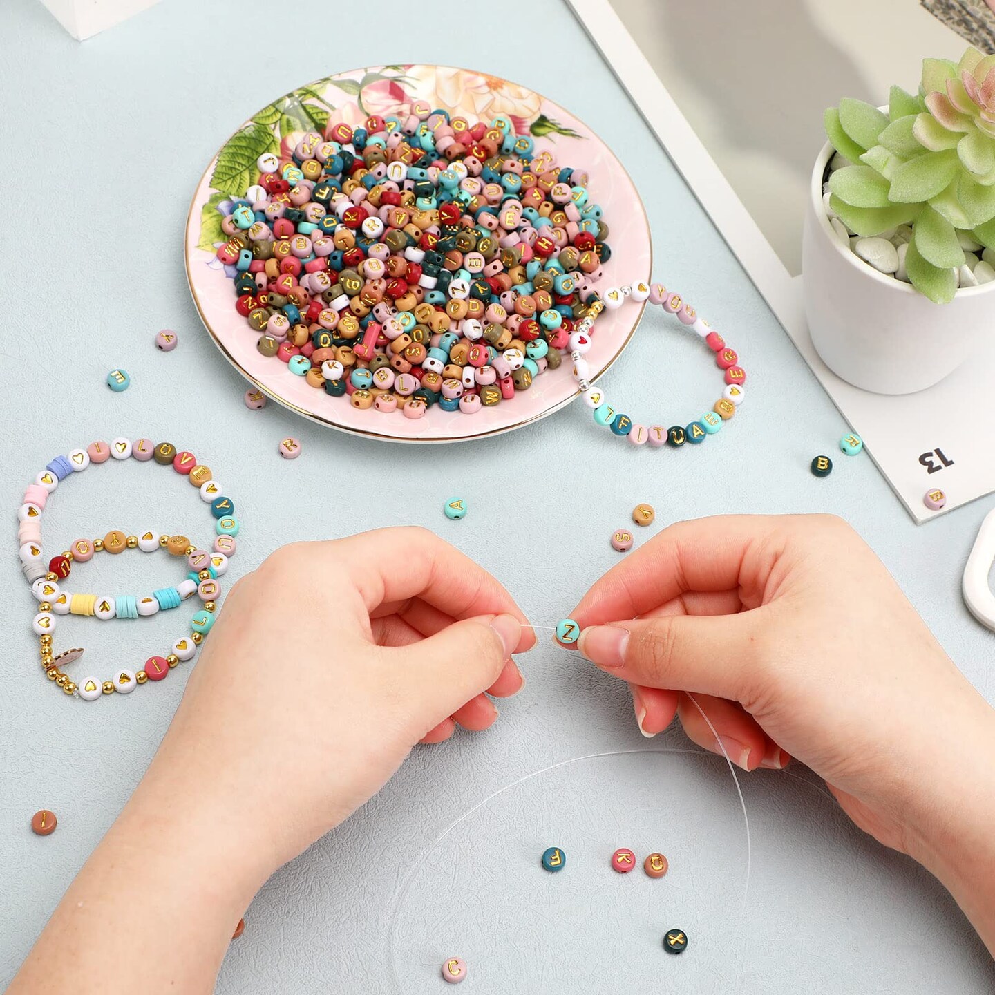 Colored Letter Beads, DECYOOL 1900Pcs 4&#xD7;7mm Colorful Gold Acrylic Alphabet Beads with 1 Roll Elastic String for Bracelet Necklace Jewelry Making Supplies