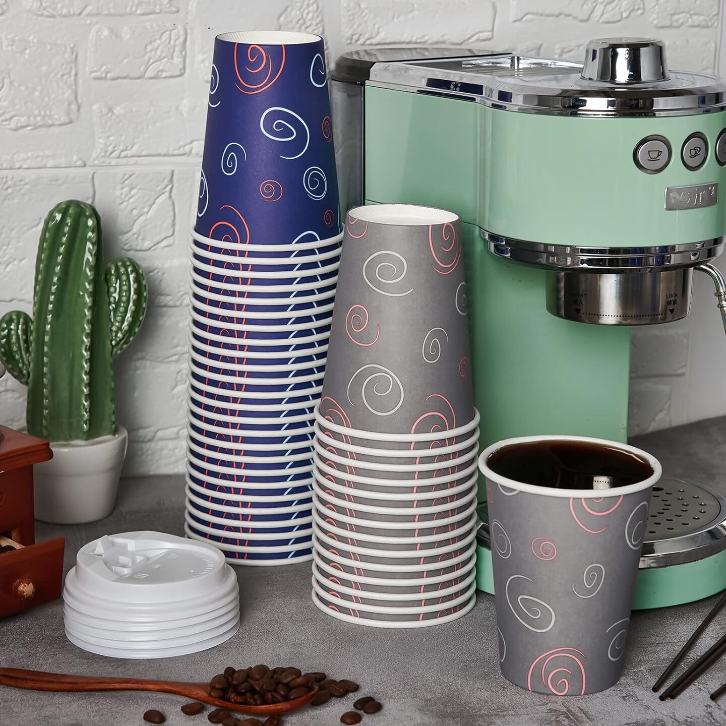 100 Pack 16 oz Paper Cups, Disposable Coffee Cups with Lids and Straws for Drinking Water, Tea, Used for Home, Shops and Cafes