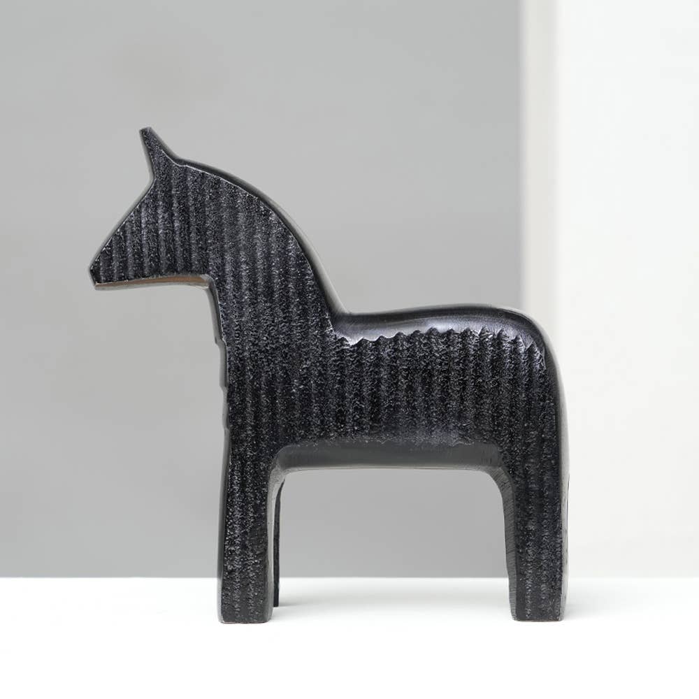 Black Ribbed Horse Sculptures – Modern Aluminum Animal Figurines