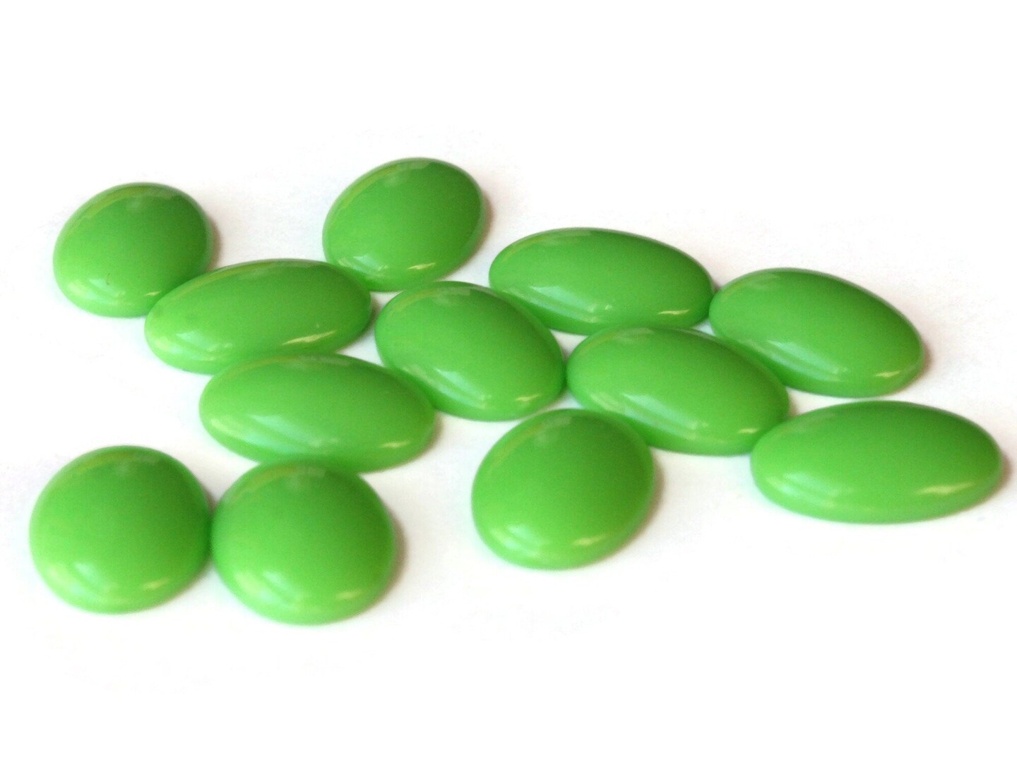 12 14mm x 10mm Green Oval Vintage Lucite Flat Back Cabochons