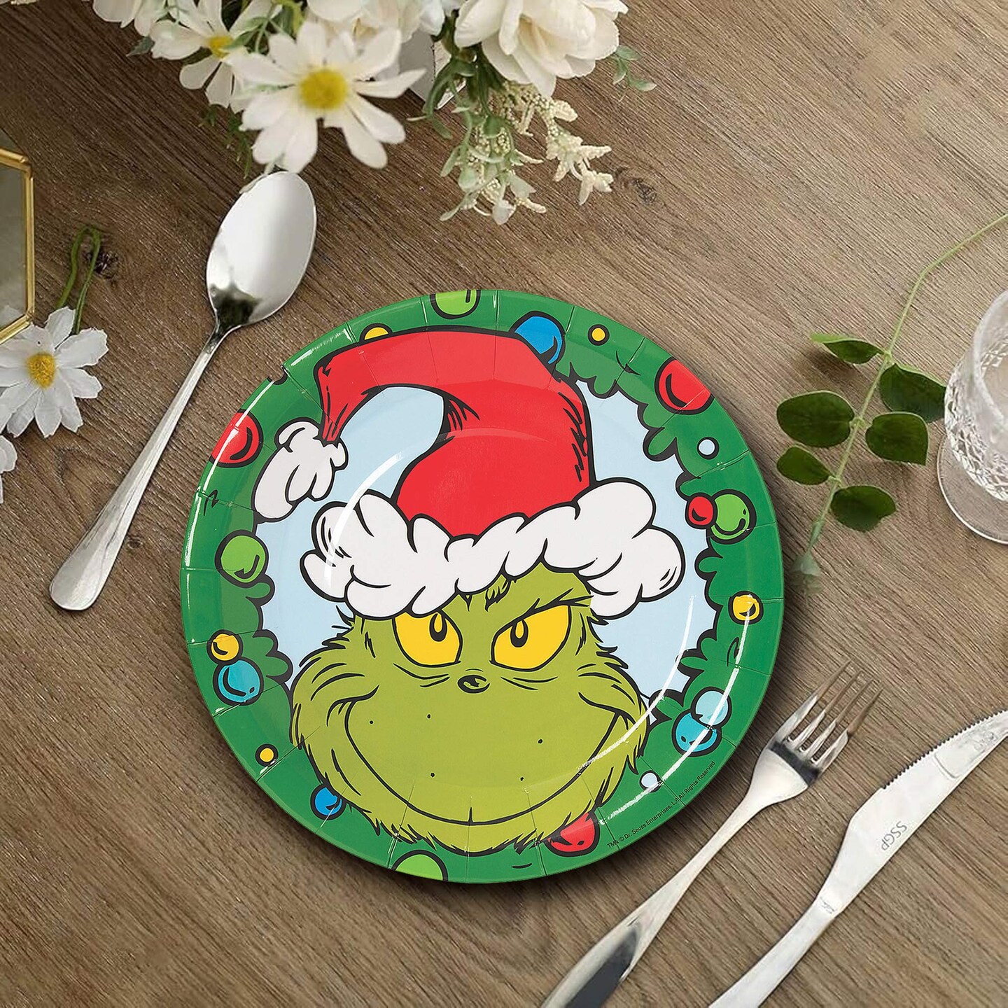 8 Count Grinch Themed Christmas Disposable Dinner Plates 9&#x22;