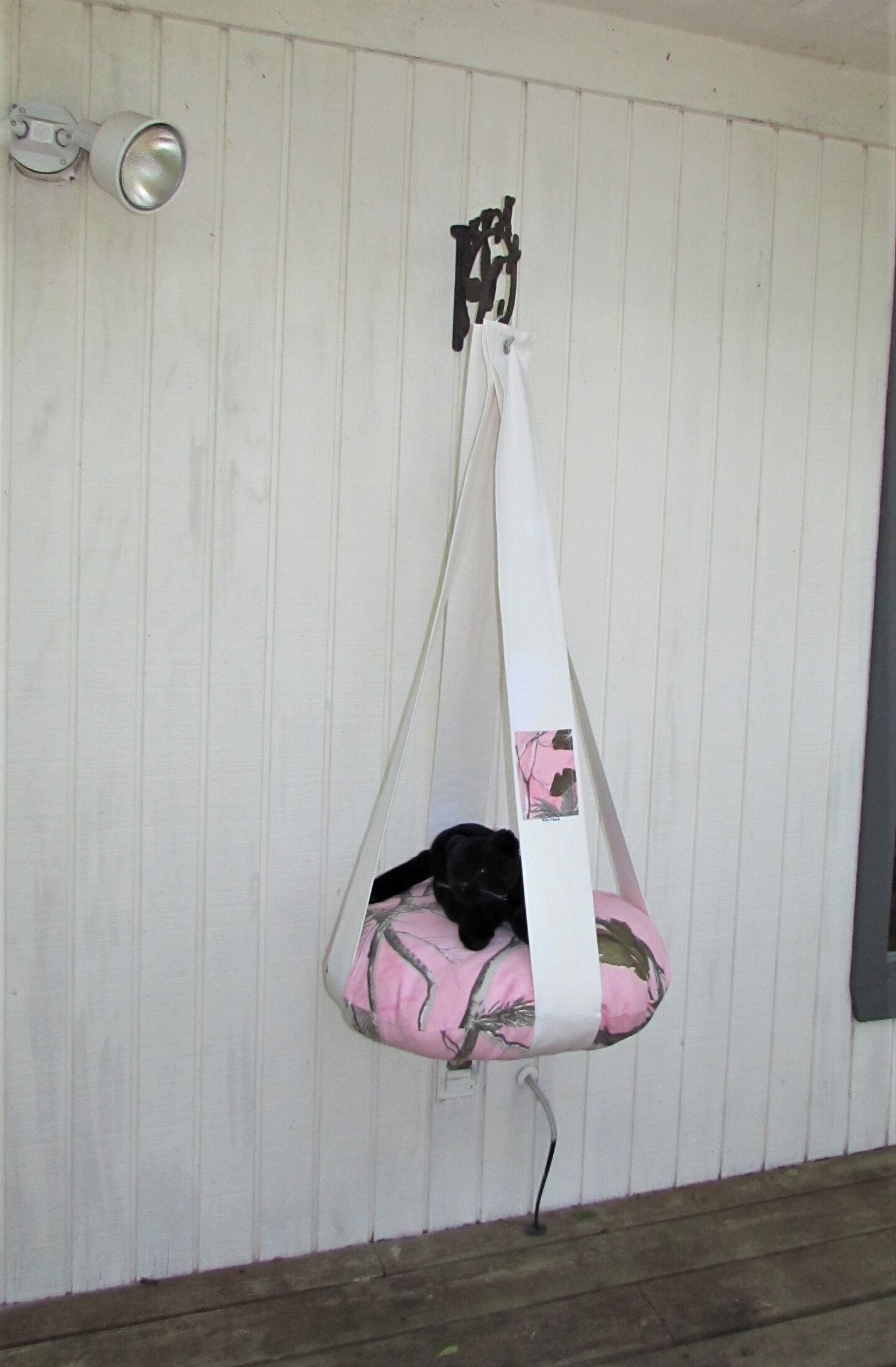 product name is Cat Bed, Realtree Pink Camo Hanging Single Kitty Cloud