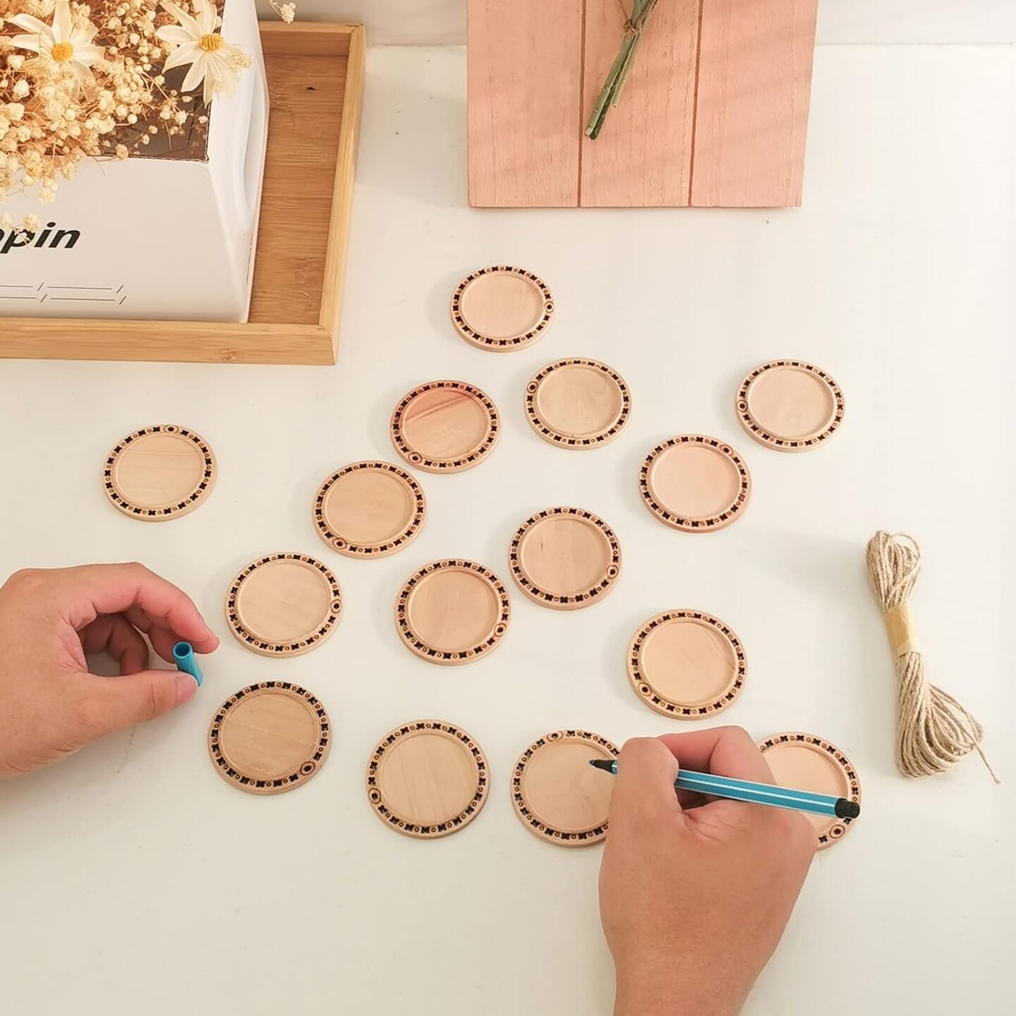 20 Pcs 2.16 inches Natural Wood Slices Craft Unfinished Wood kit Predrilled with Hole Wooden Circles for DIY Crafts Wedding Decorations Christmas Ornaments Arts Wood Slices