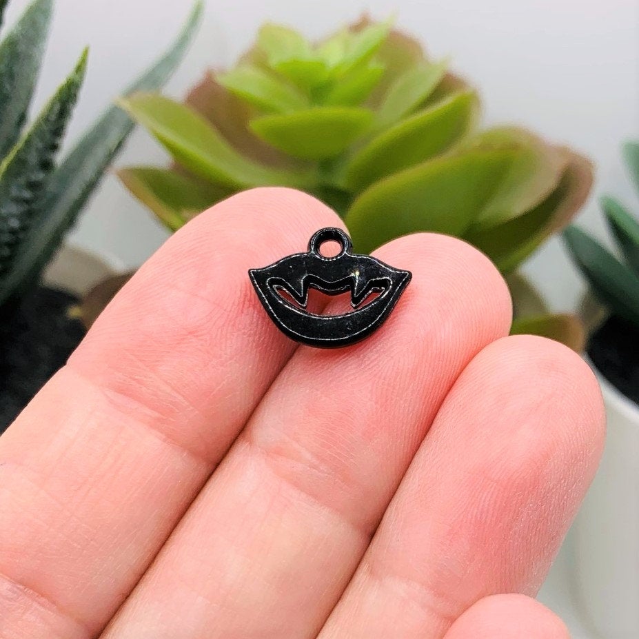 4, 20 or 50 Pieces: Red and Black Enamel Vampire Teeth Charms