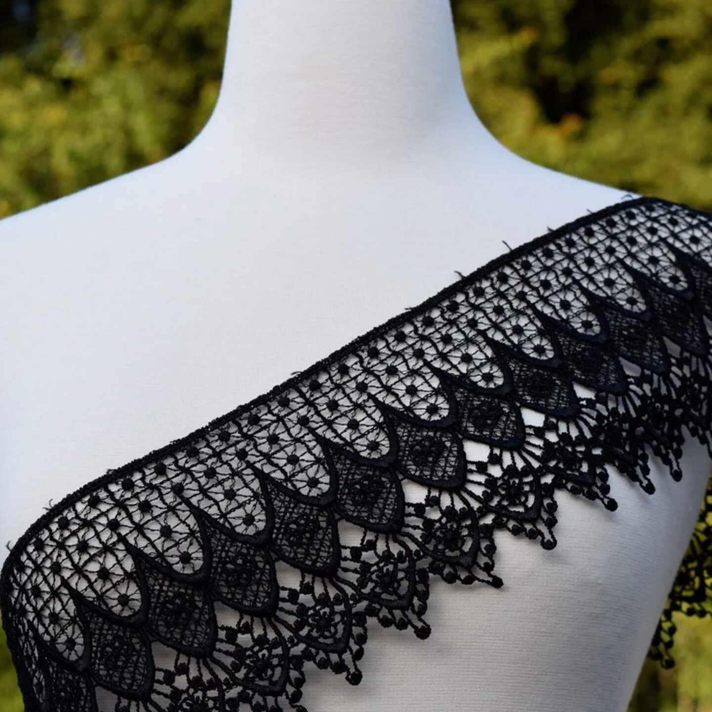 1 YardPriscilla&#x27;s Dainty Black 4.5 Inch Wide Polyester Venice Lace Trim