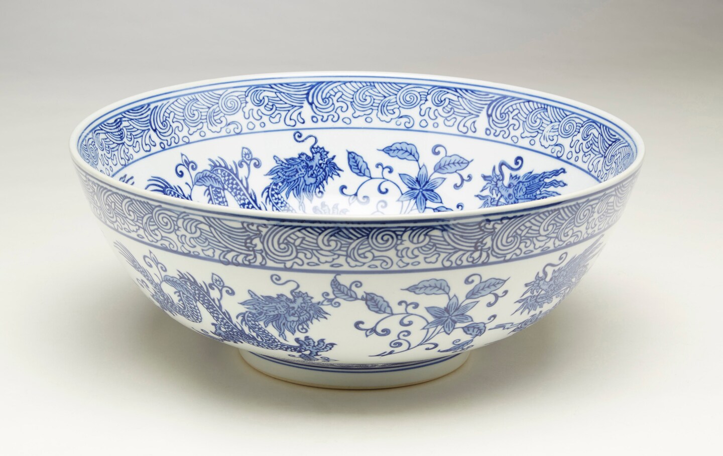 AA Importing 59816 Blue And White Bowl