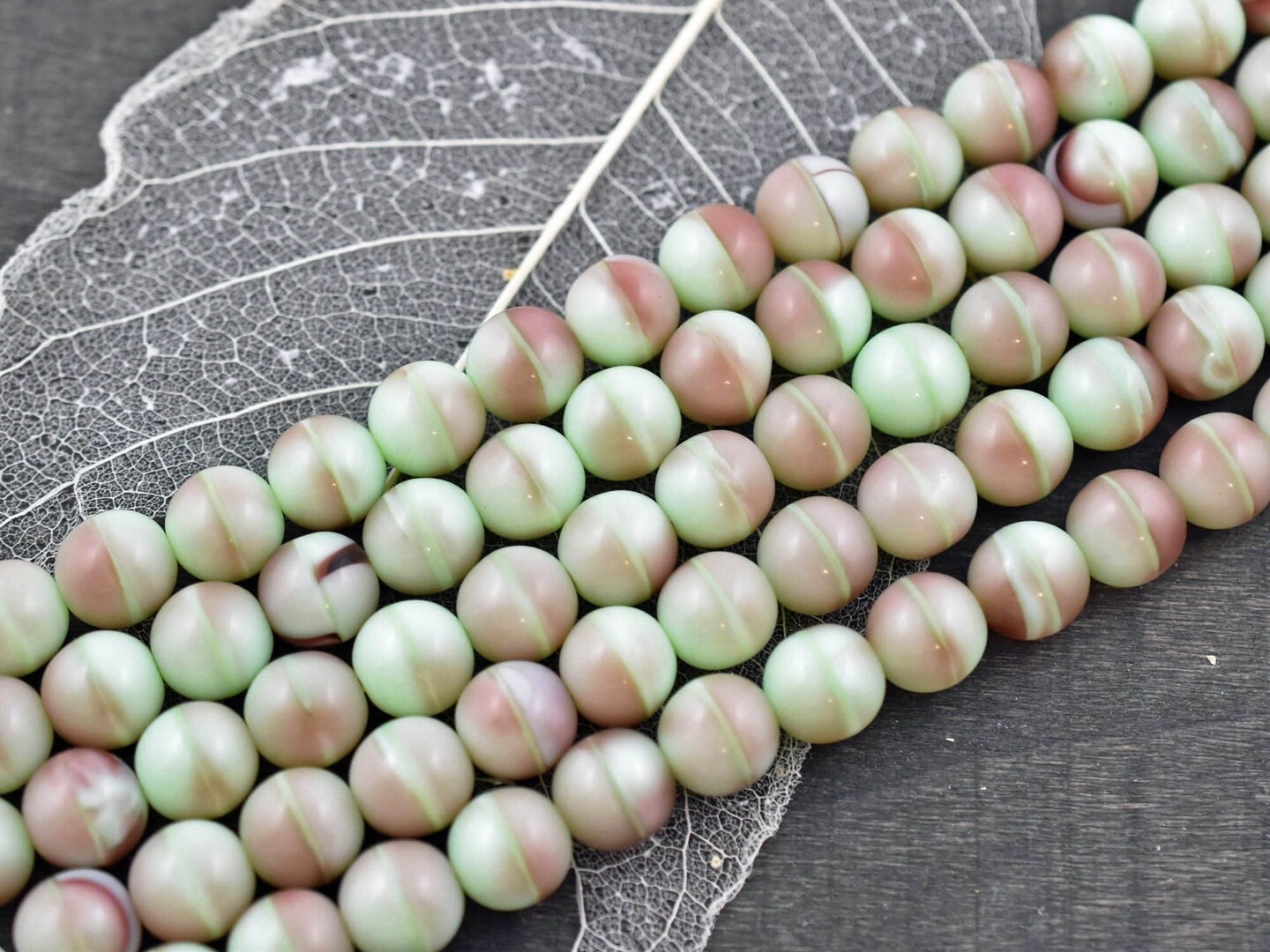 *15* 10mm Cranberry Mint Round Druk Beads