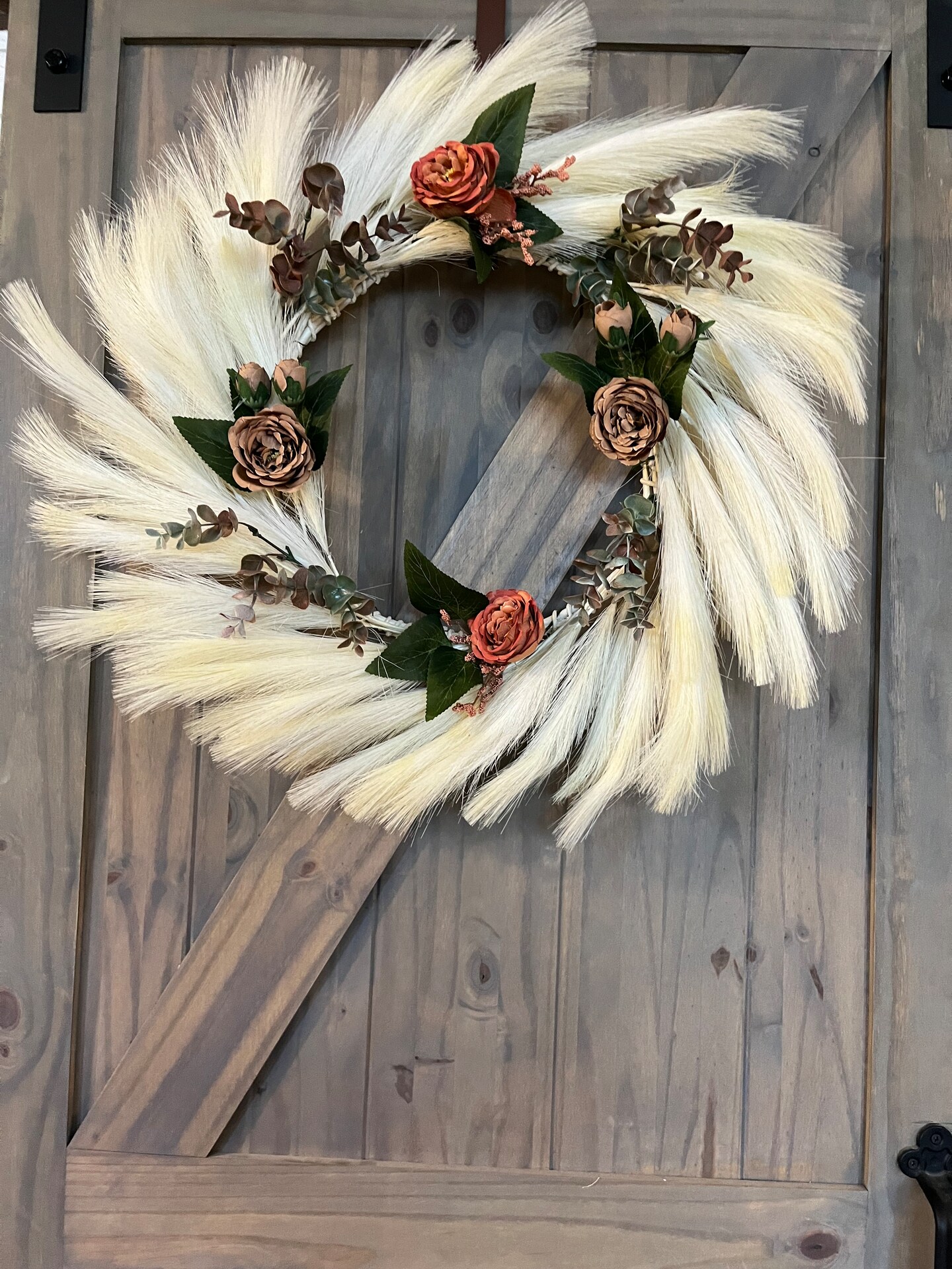 How to Decorate a Wooden Wreath for Fall: Stunning DIY Ideas