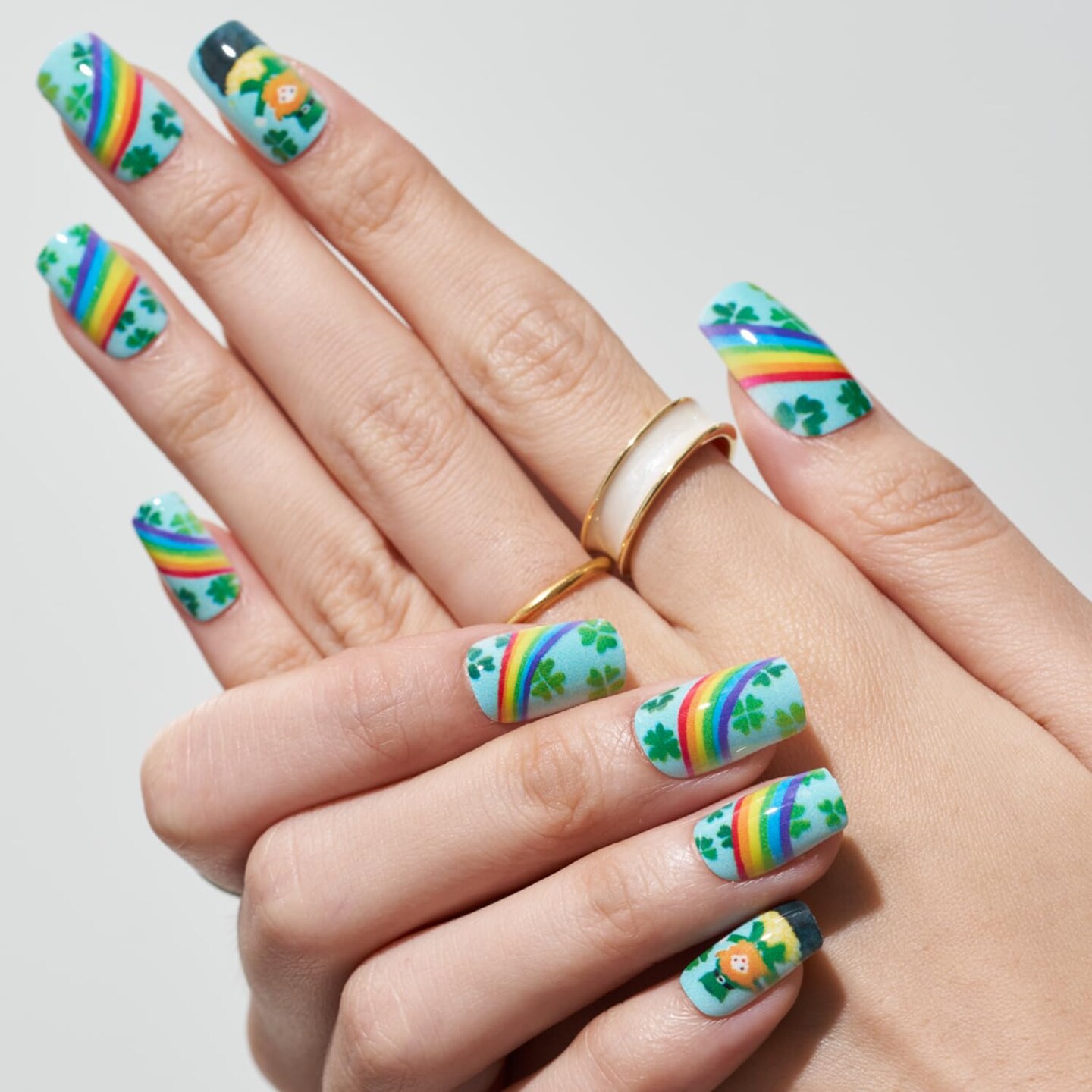 Green Press on Nail Medium Square, Fall Lucky Clover Fake Nail Short with Four Leaf Design for St.Patrick Day, Glitter Gloss Gel Glue on Nail Kit, Rainbow Acrylic Stick on False Nail
