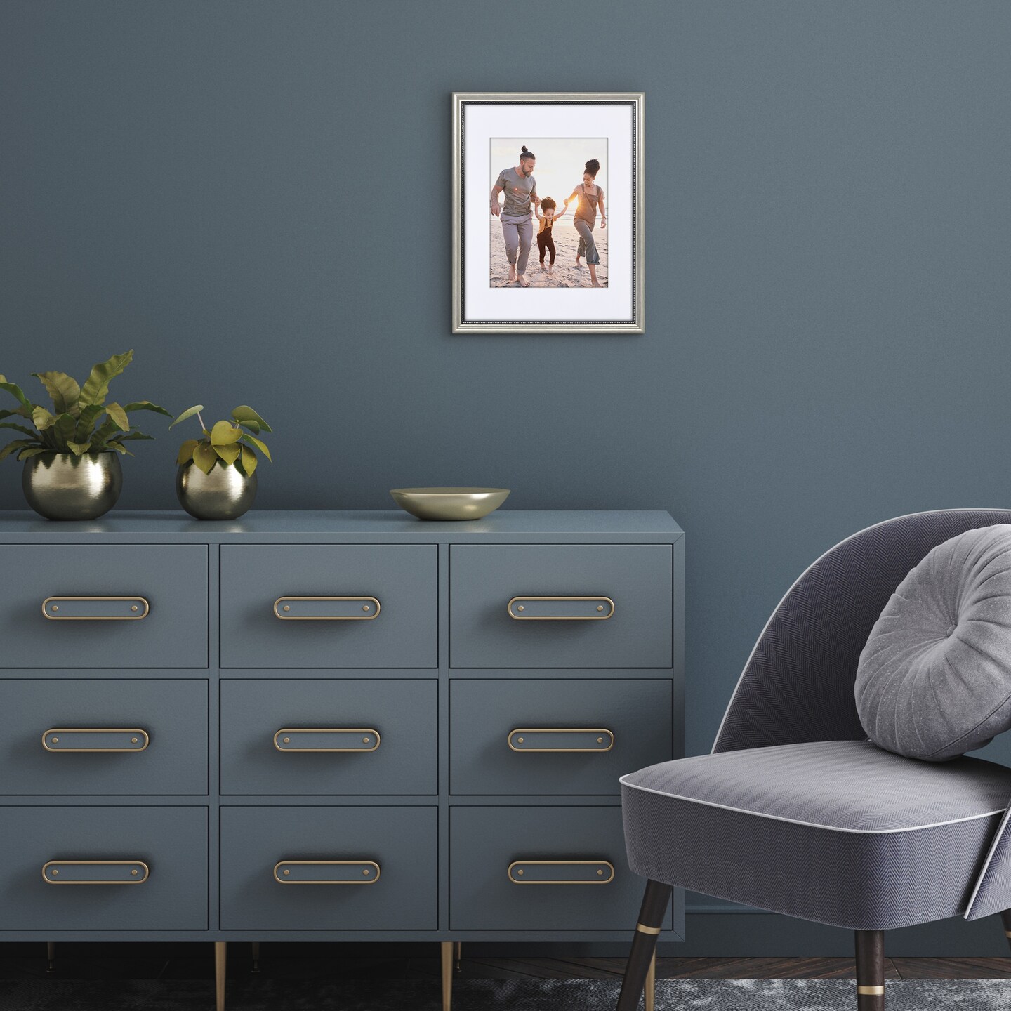 Americanflat Vintage Picture Frame with Mat and Beaded Accents with Shatter Resistant Glass