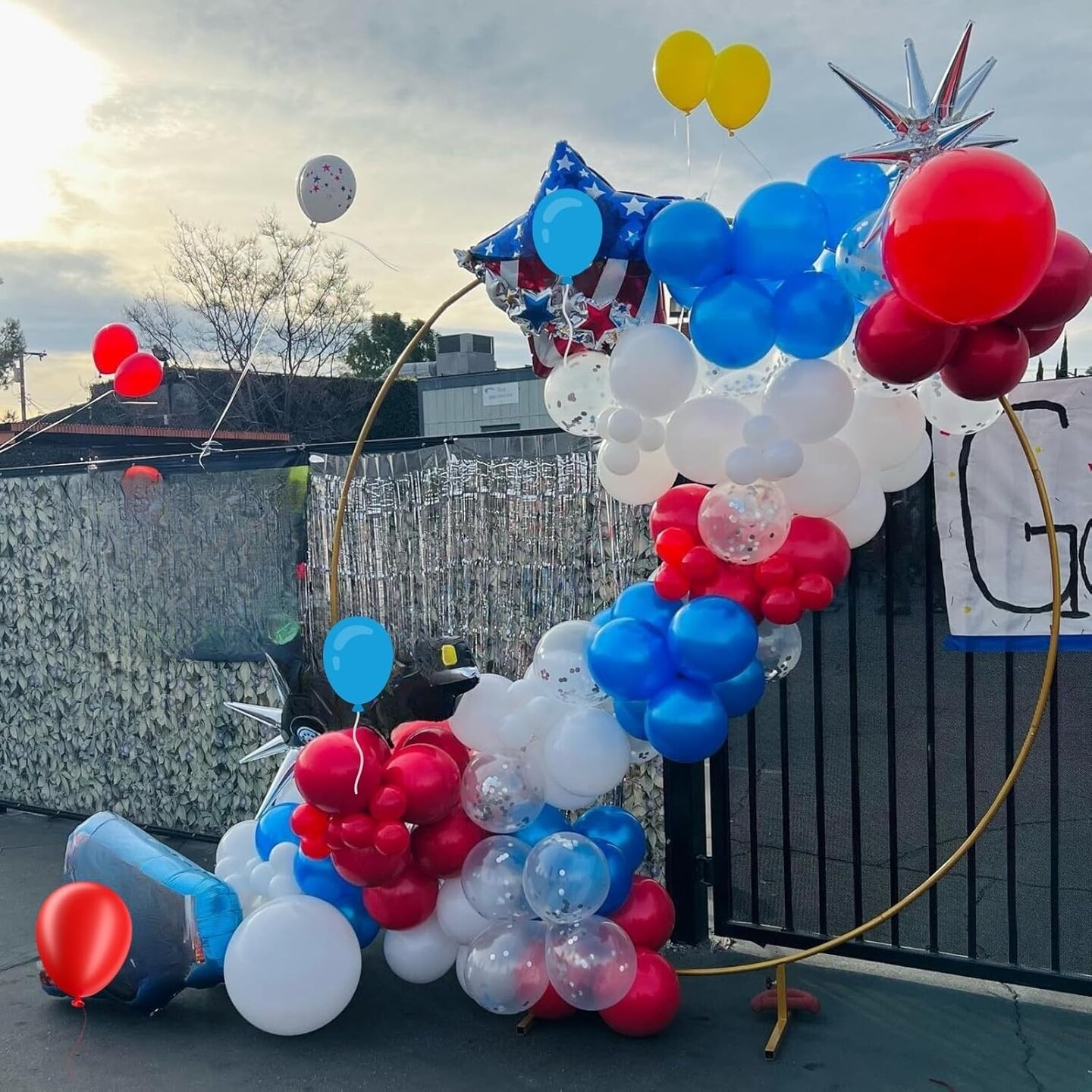 12-inch red, white, and blue balloons featuring star prints and confetti—perfect for birthdays, Independence Day, patriotic celebrations, anniversaries, and 4th of July decorations.