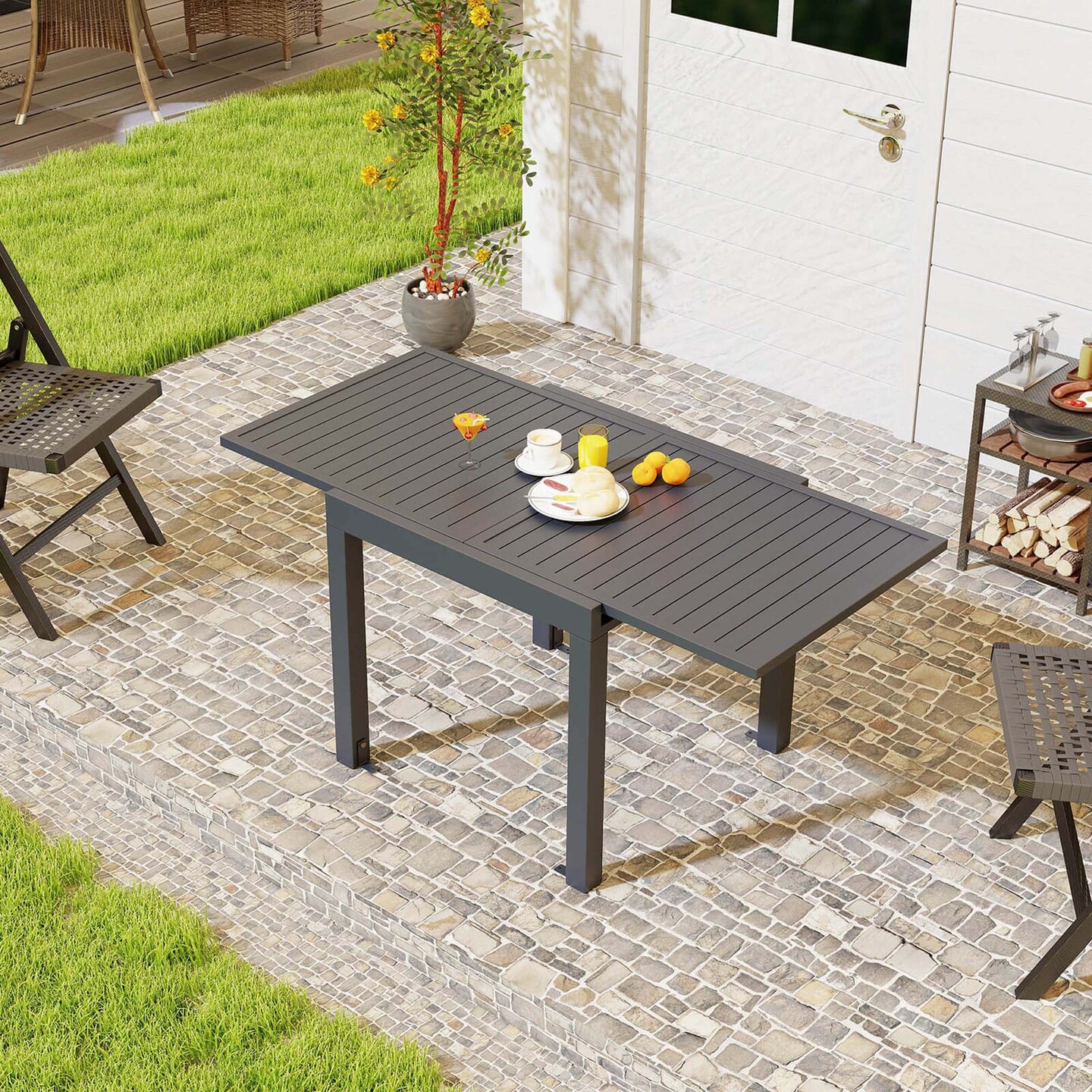 Costway 31.5&#x22;-63&#x22; Expandable Patio Dining Table for 4-6 Person with Slatted Tabletop