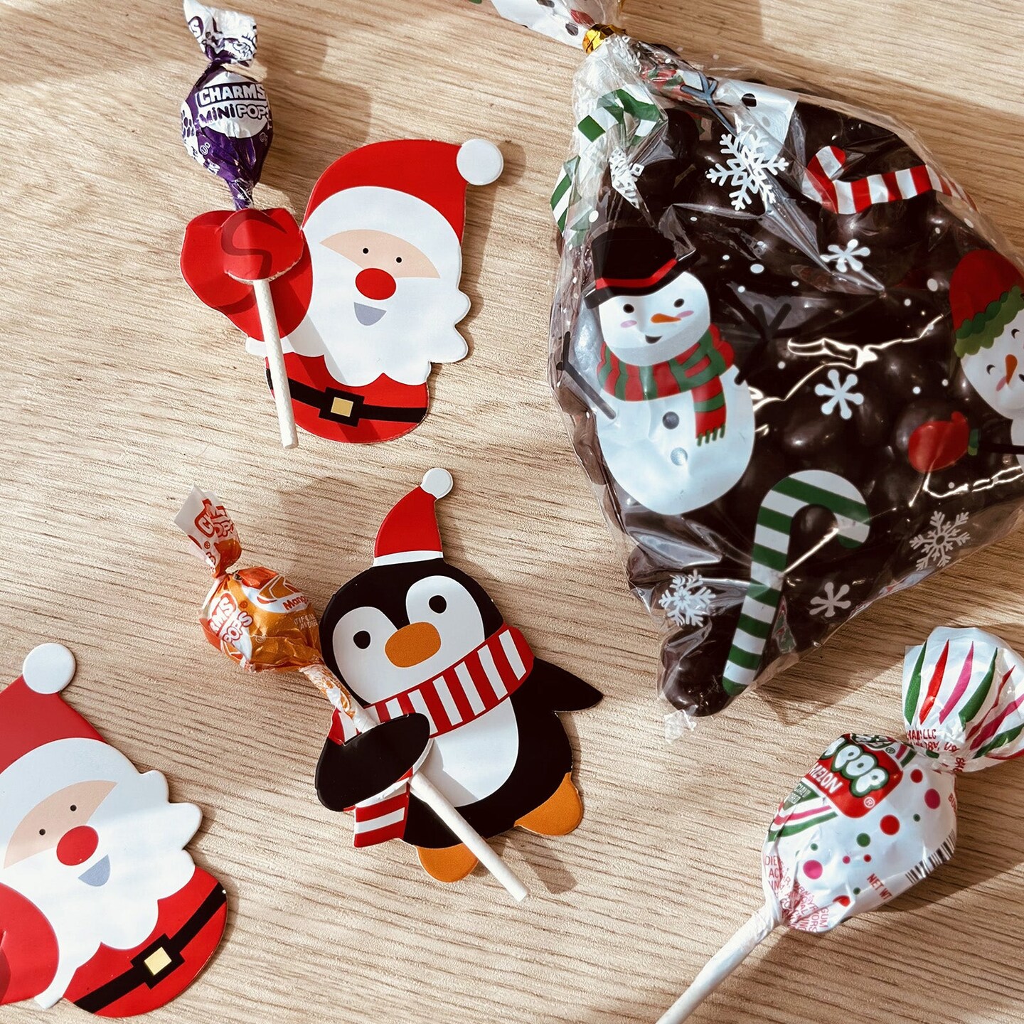 Wrapables Christmas Lollipop Paper Card Candy Holders, Santa and Penguin Party Supplies, Decorations, Party Favors (100pcs)