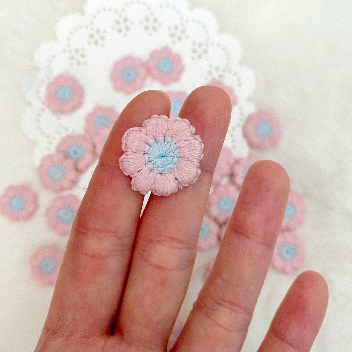 Mix Embroidered Daisy 12pcs 20mm, Assorted Colors Embroidery
