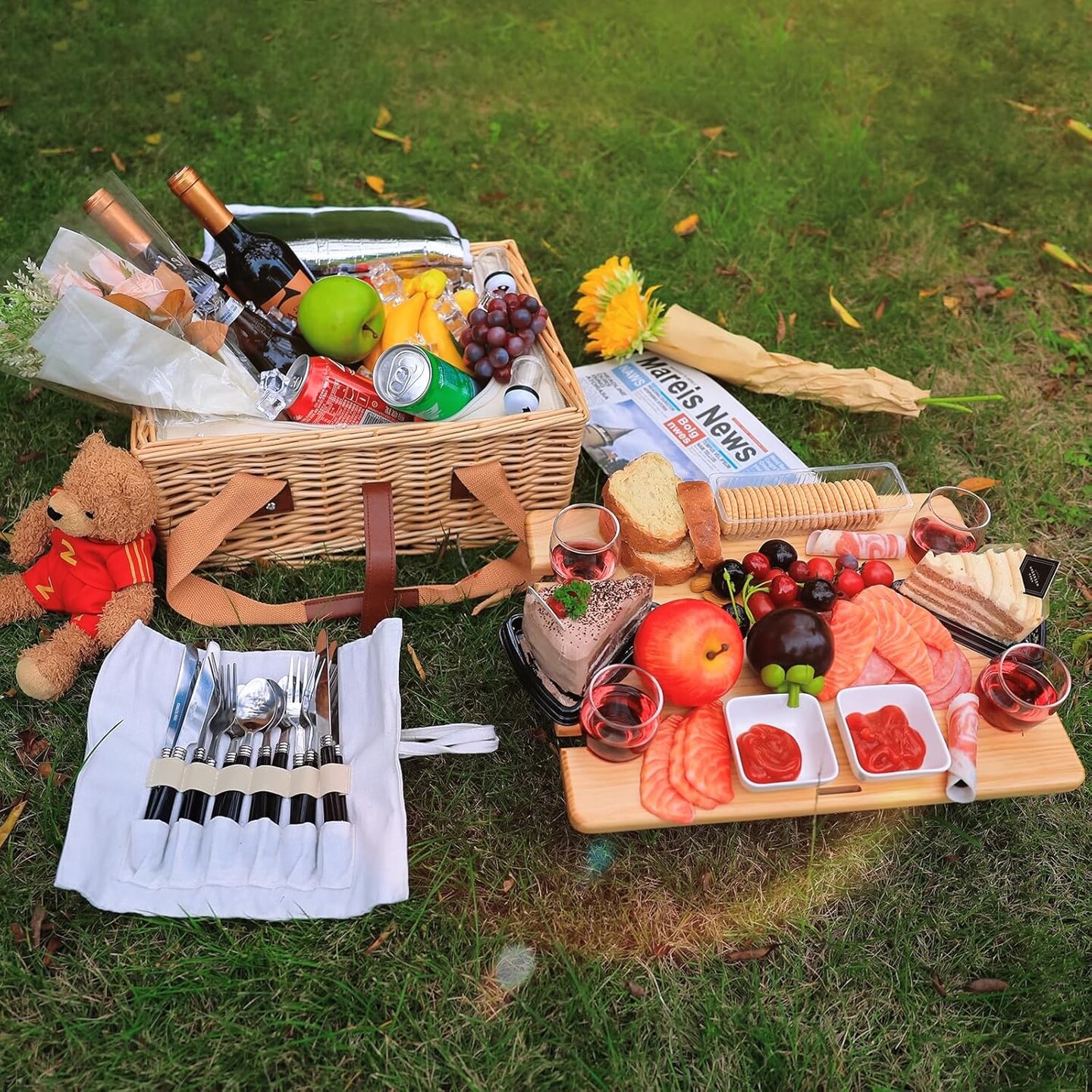 Picnic Basket for 4 with Mini Folding Wine Picnic Table &#x26; Large Insulated Cooler Bag &#x26; Cutlery Service Kits for 4 Person, Couples Gifts, Wedding Gifts (Y2307-4-CM)