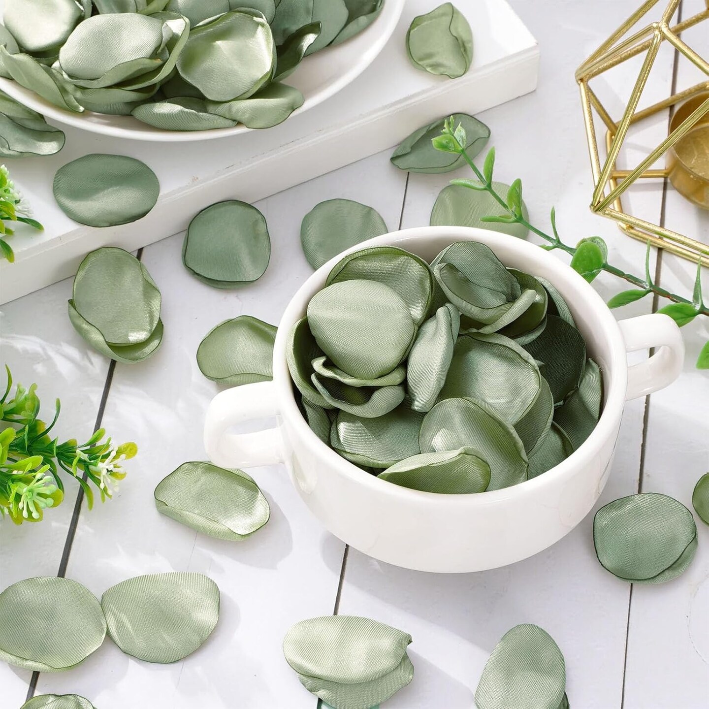 600Pcs Silk Rose Petals Sage Green Flower Petals Artificial Scatter Flowers for Bridal Shower Romantic Night Wedding Aisle Table Centerpieces Reception Tables Decorations