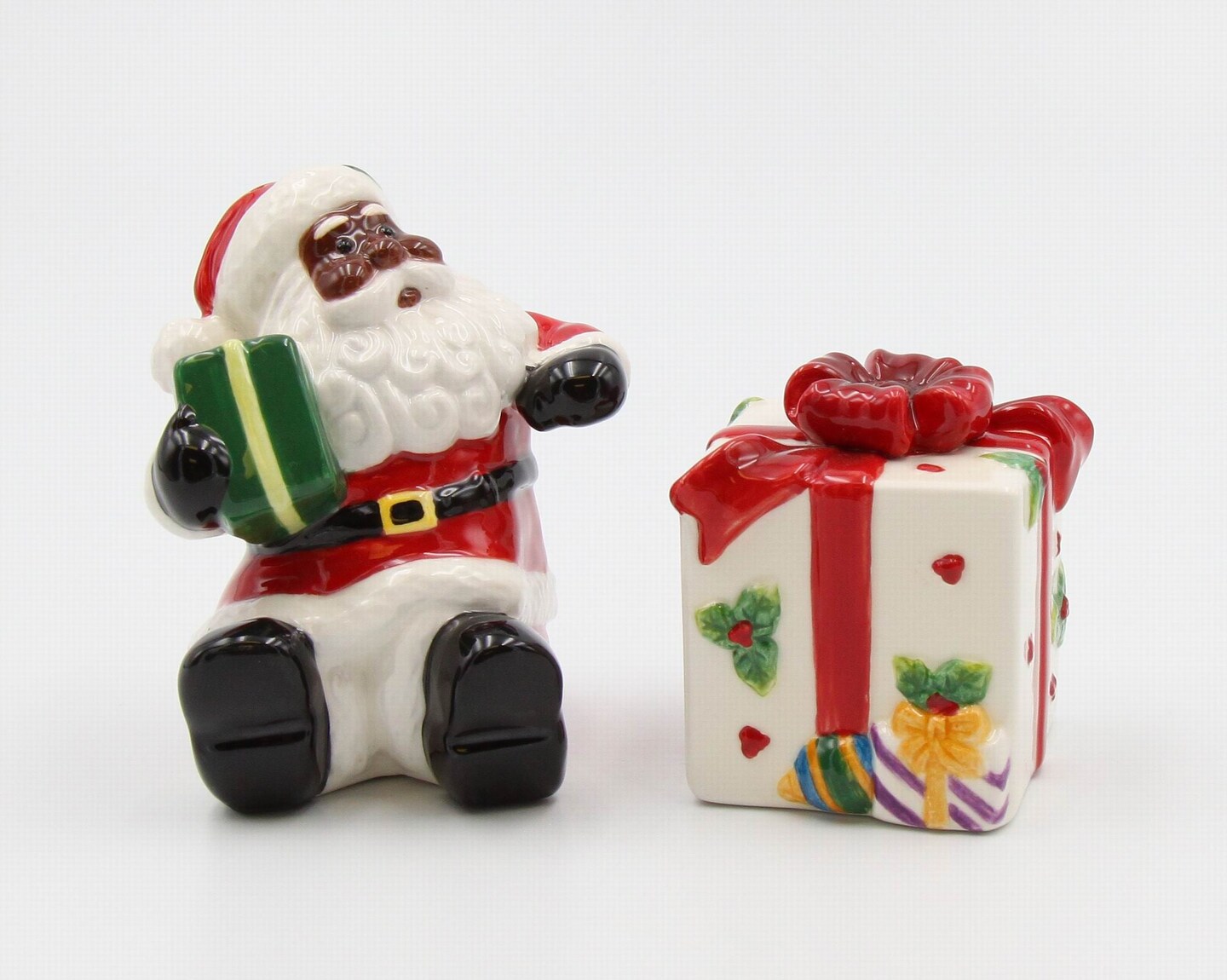 Ceramic African American Santa With Gift Salt And Pepper Shakers, Home D&#xE9;cor, Gift for Her, Gift for Mom, Kitchen D&#xE9;cor, Christmas D&#xE9;cor