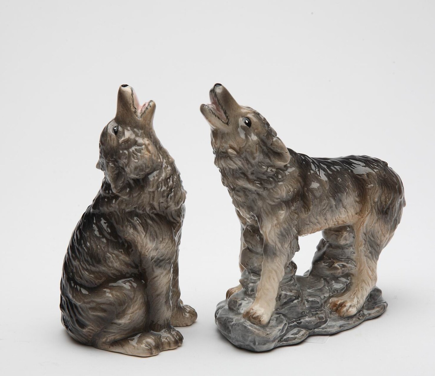 Ceramic Wolf Salt &#x26; Pepper Shakers, Home D&#xE9;cor, Gift for Her, Gift for Mom, Kitchen D&#xE9;cor, Cabin Decor