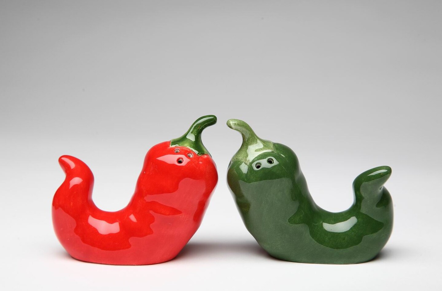 Ceramic Chili Pepper Shaped Salt & Pepper Shakers, Home Décor, Gift for Her, Gift for Mom, Kitchen Décor, Farmhouse Décor, Mexican Decor