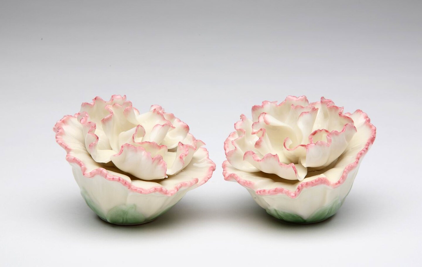 Ceramic Carnation Flower Salt & Pepper Shakers, Home Décor, Gift for Her, Gift for Mom, Kitchen Décor