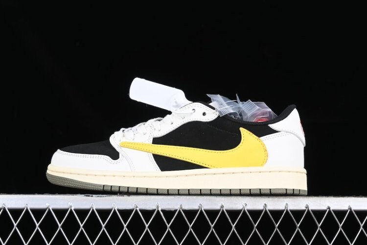 Nike SB Dunks Low “Yellow” Travis Scott