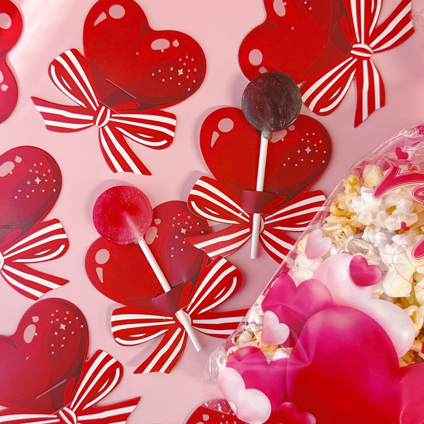 Wrapables Valentines Lollipop Paper Card Candy Holders, Hearts and Bows Party Supplies, Decorations, Party Favors (100pcs)