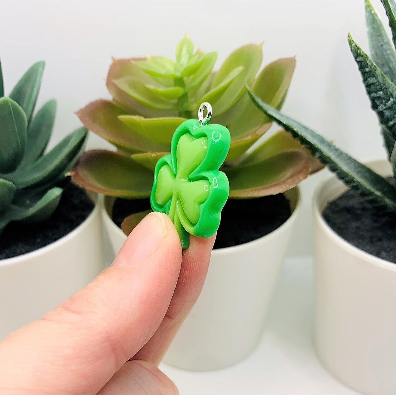 1, 4, or 20 Pieces: St. Patrick&#x27;s Day Green Resin Four-Leaf Clover