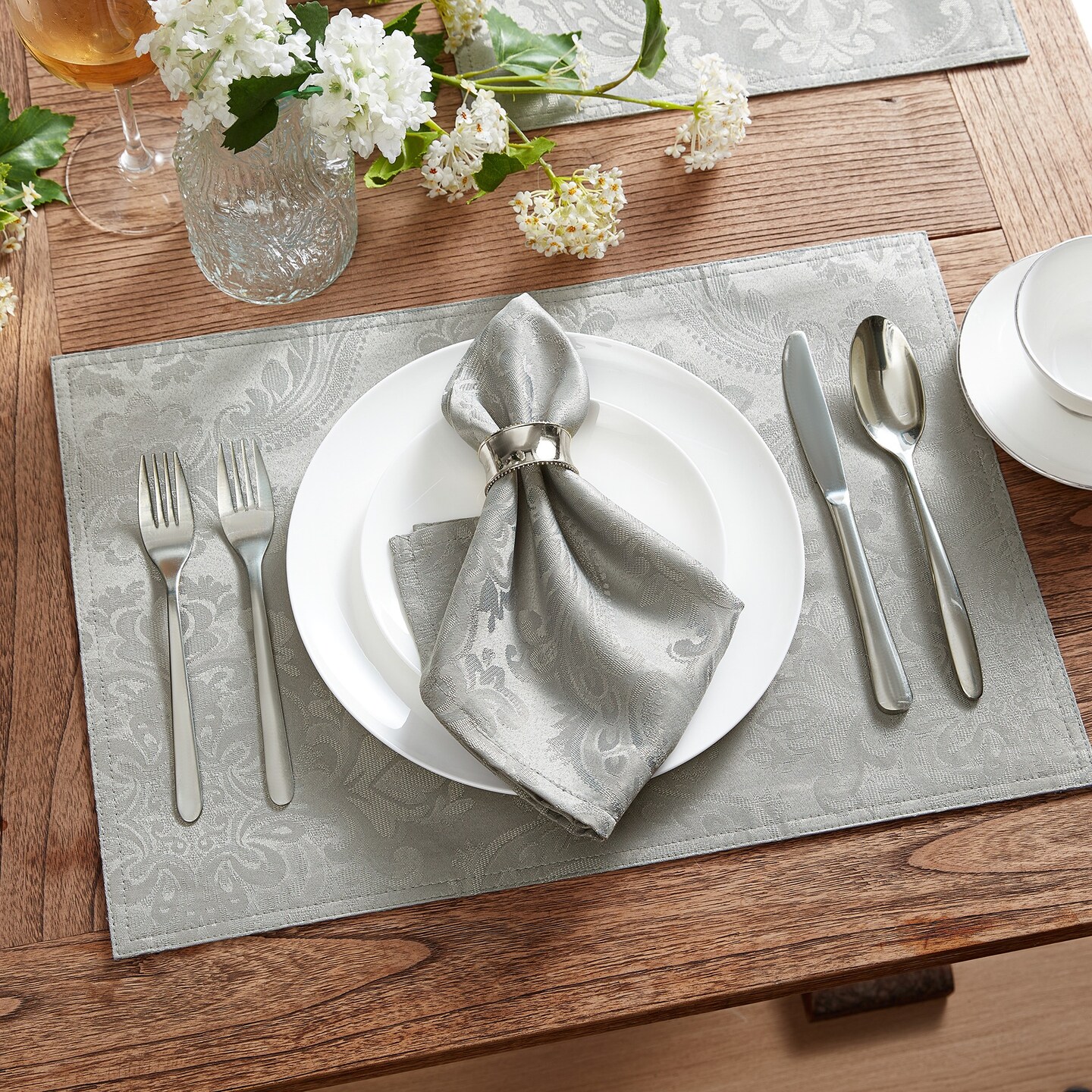 Threadmade Home Caiden Elegance Damask Placemat, Set of 4, Silver - 13"W x 19"L