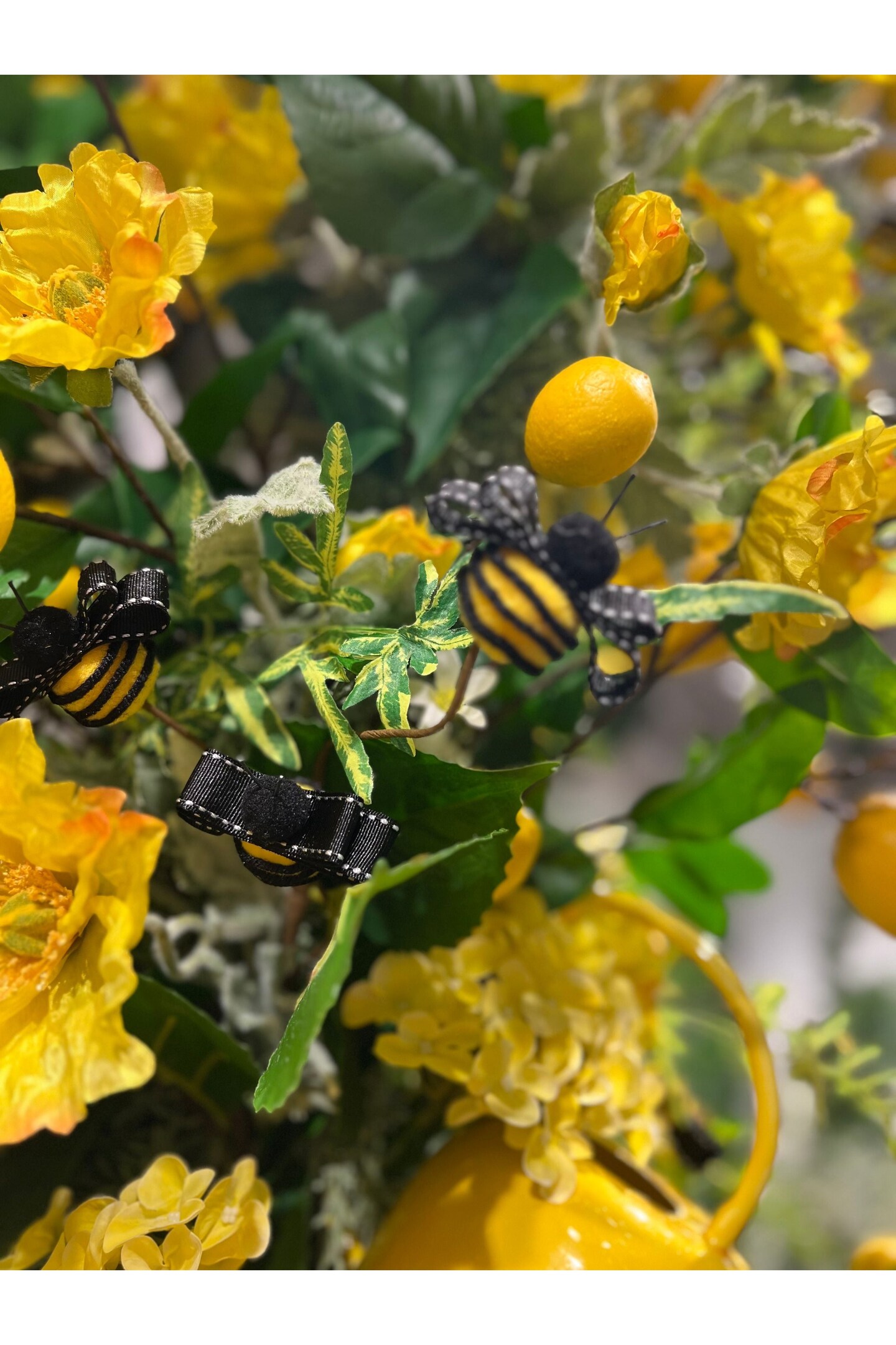 19&#x22; Spring Ribbon Bee Pick