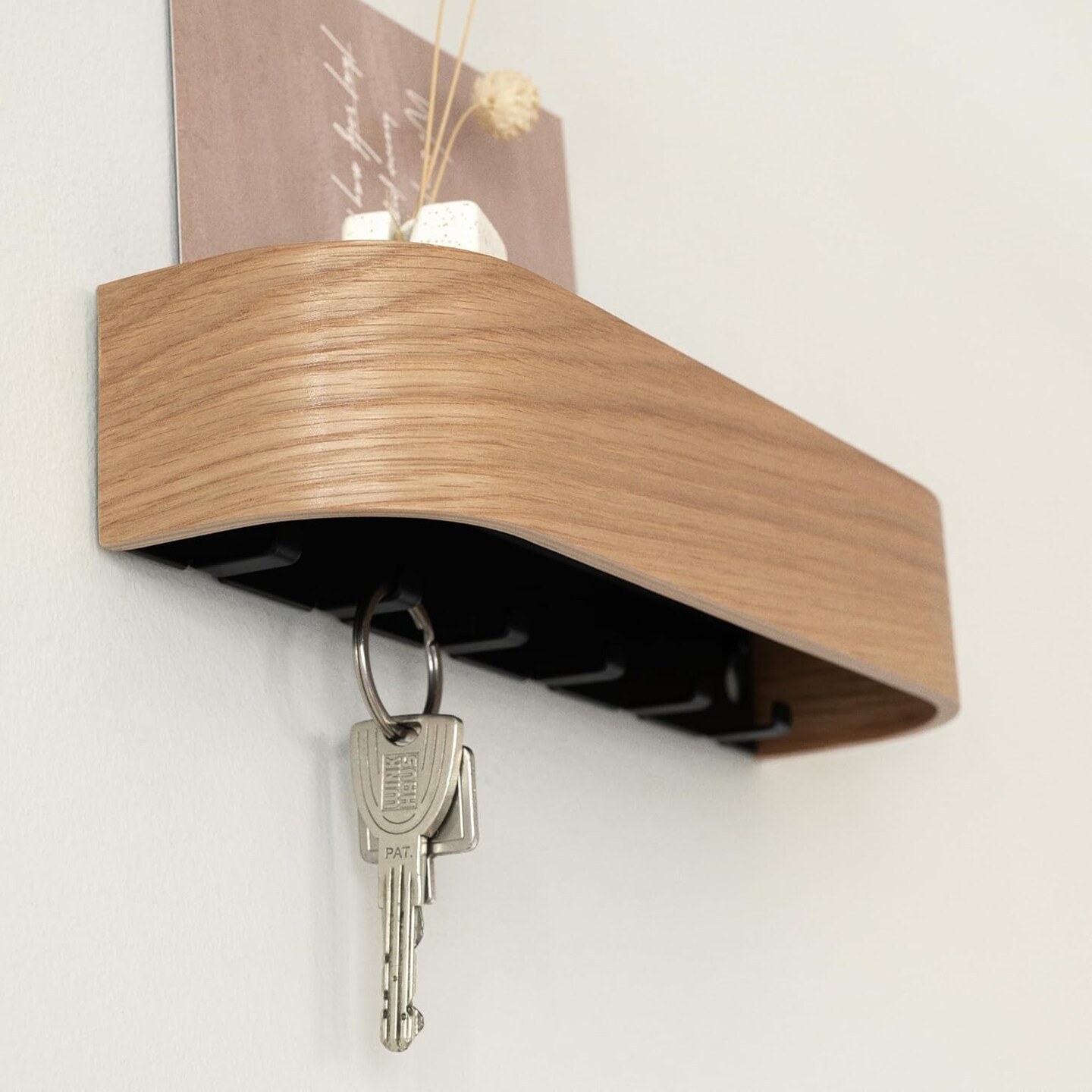 Key Holder 'Fyndig' | Minimalist Key Hook Design from Berlin | Modern Key Holder Wall Mount with Wooden Shelf | Key Rack for Wall as Entryway Organizer | Oak