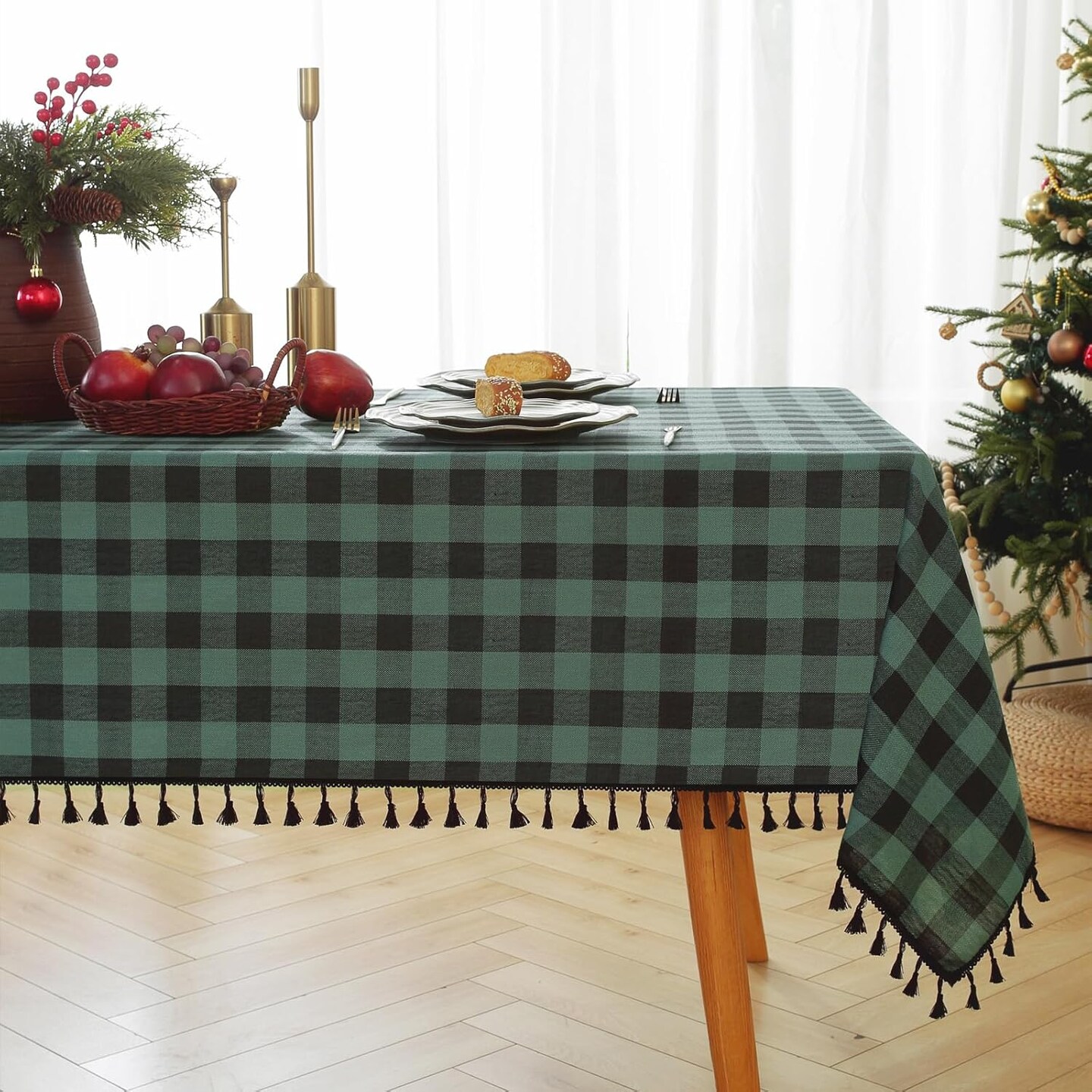 Christmas Checkered Tablecloth Rectangle Cotton Linen Fabric Gingham Table Cloth Buffalo Plaid Table Cover with Tassel Wrinkle Free Washable for Kitchen Holiday Dining, Green and Black, 55X55&#x27;&#x27;