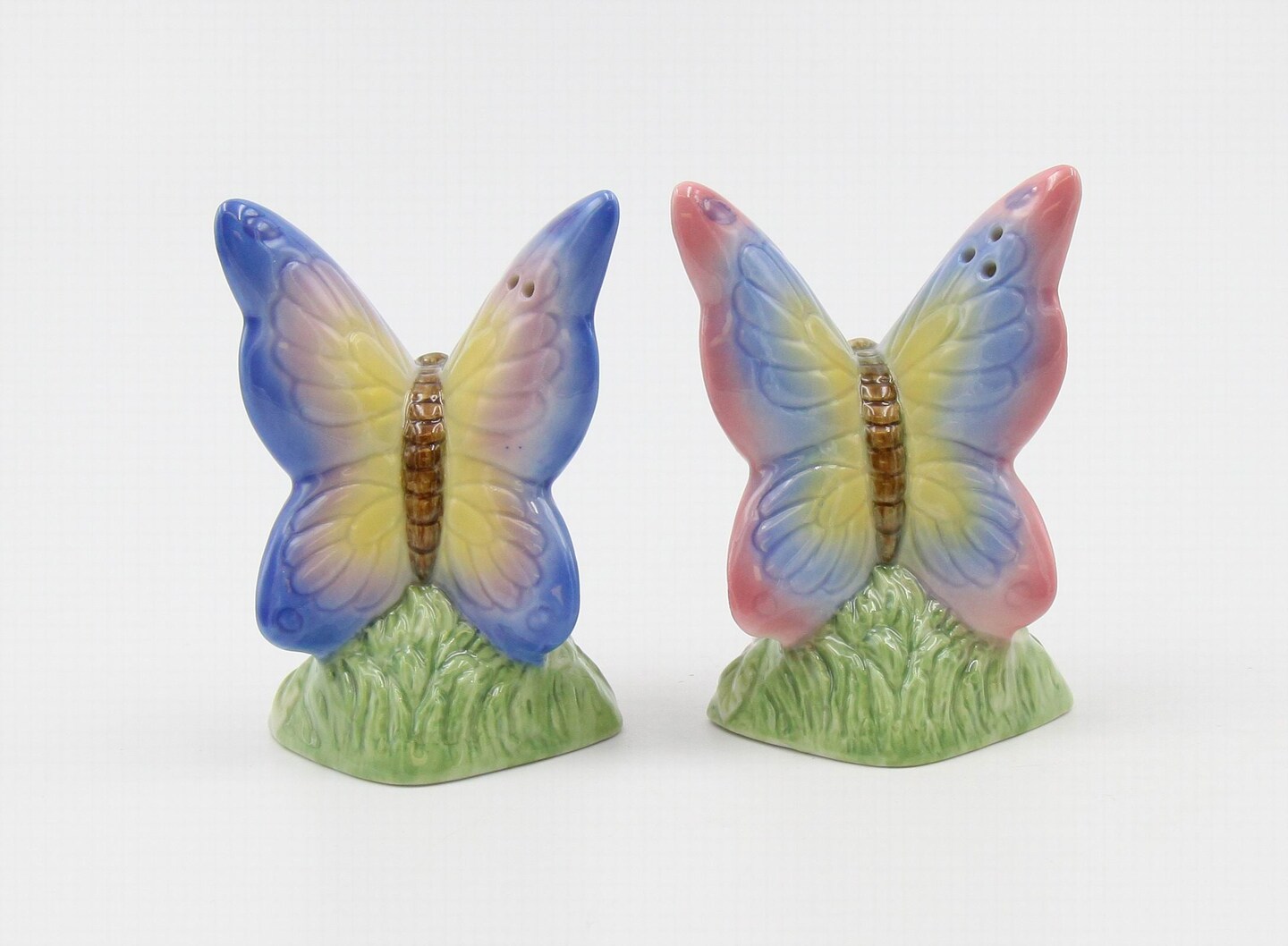 Ceramic Butterfly Salt and Pepper Shakers, Home D&#xE9;cor, Gift for Her, Gift for Mom, Kitchen D&#xE9;cor