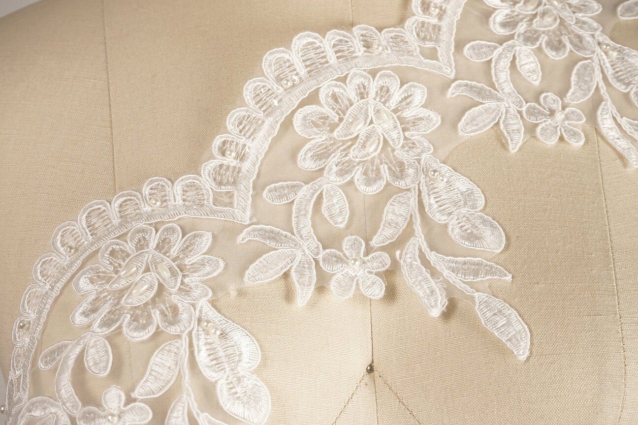 1 Yard Ivory Bridal Lace Trim with Beaded Rose Design and Scalloped Leaf Edges 6 Inch