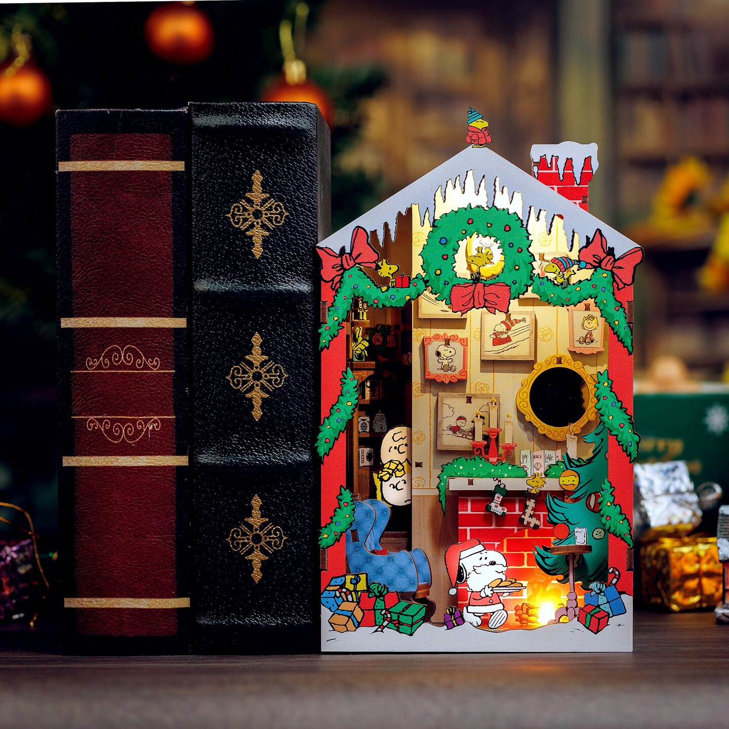 Peanuts&#xAE; Christmas | DIY Miniature Book Nook Kit